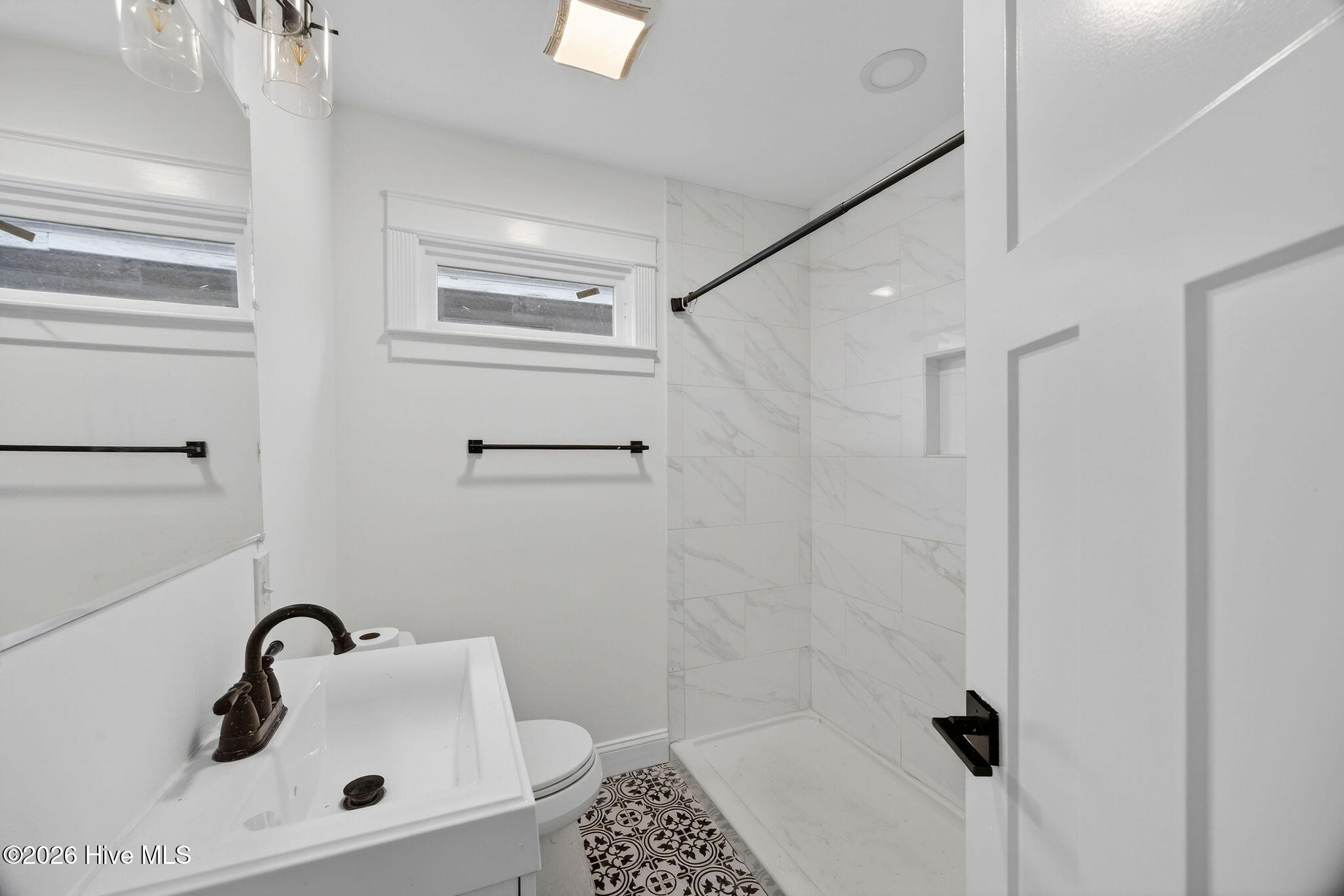 100549364 | Photo 20