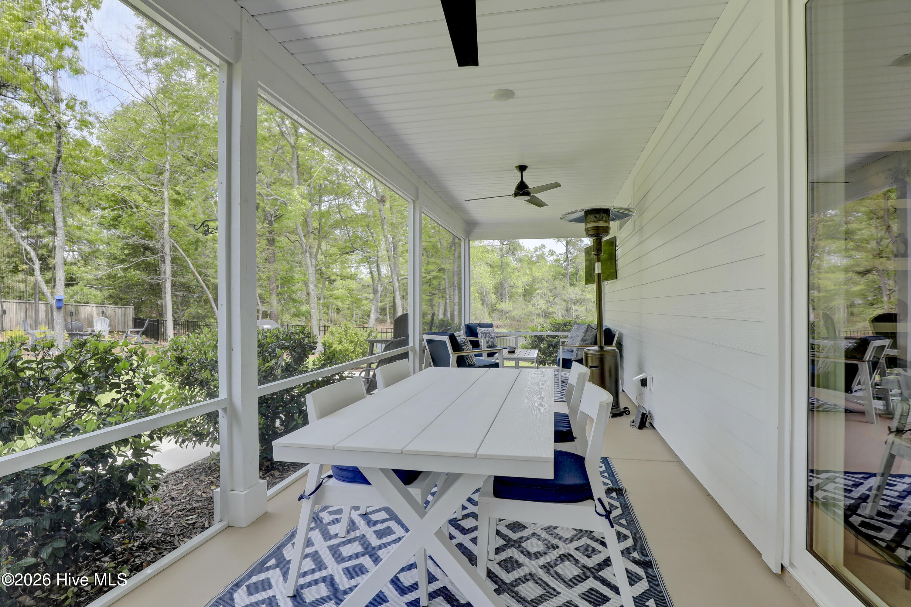 100567366 | Photo 38