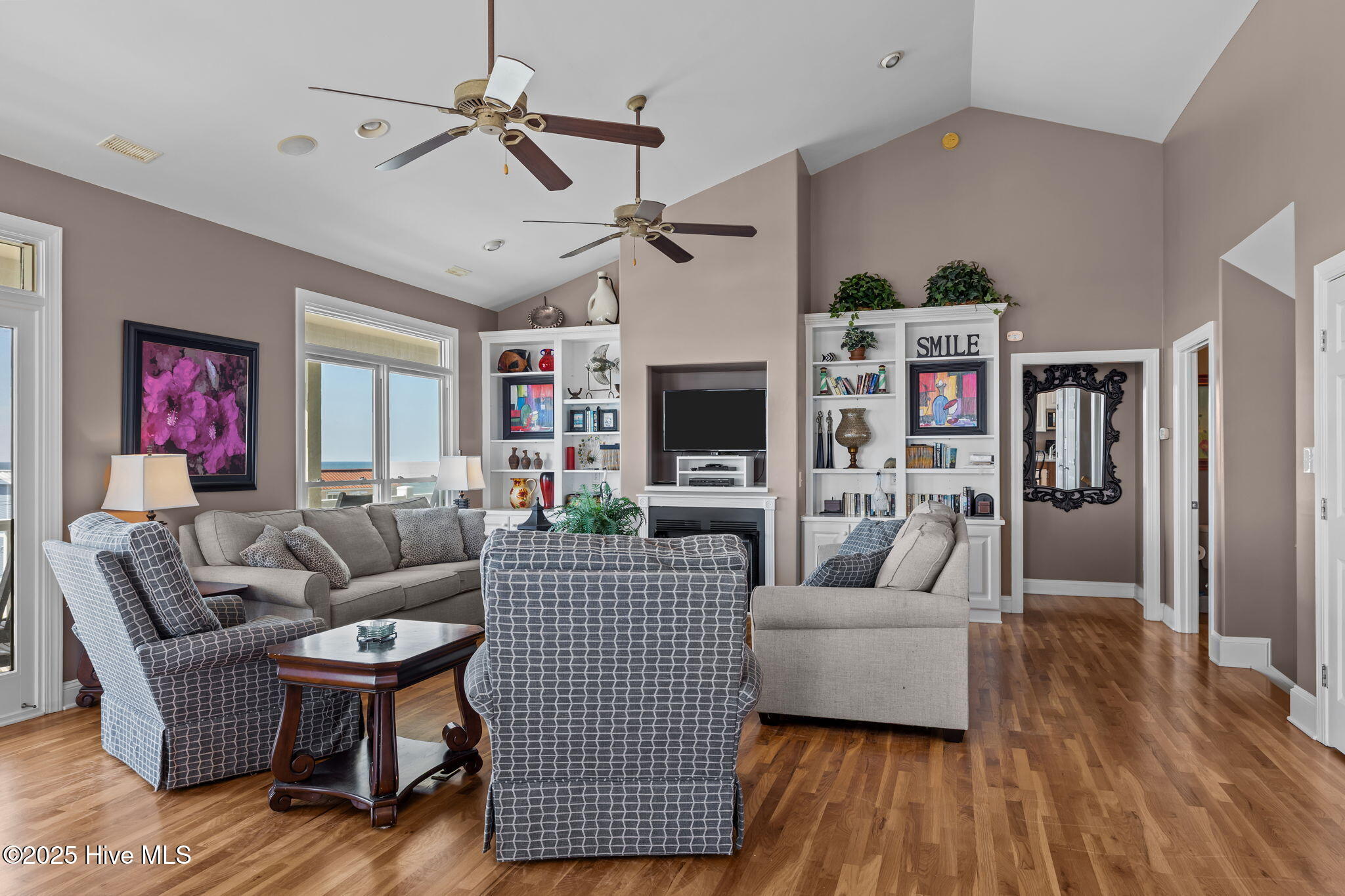 100531383 | Photo 19