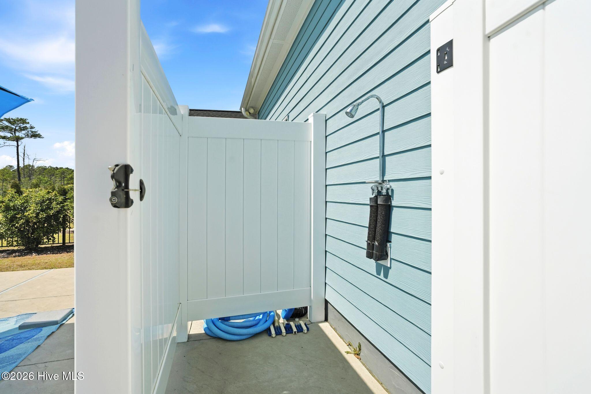 100563087 | Photo 35