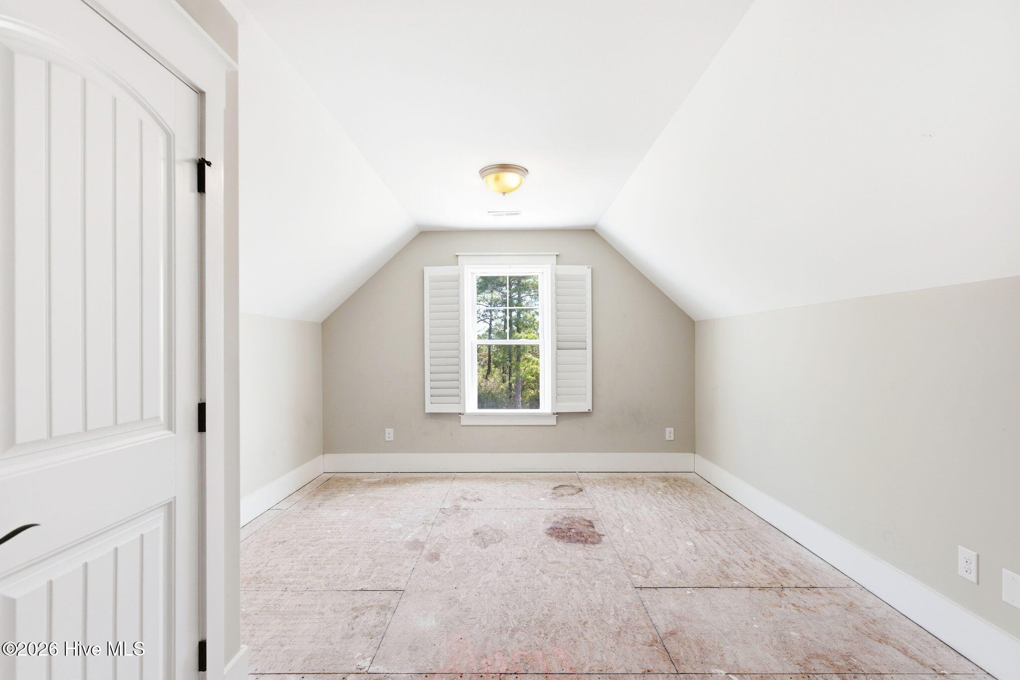 100564306 | Photo 33