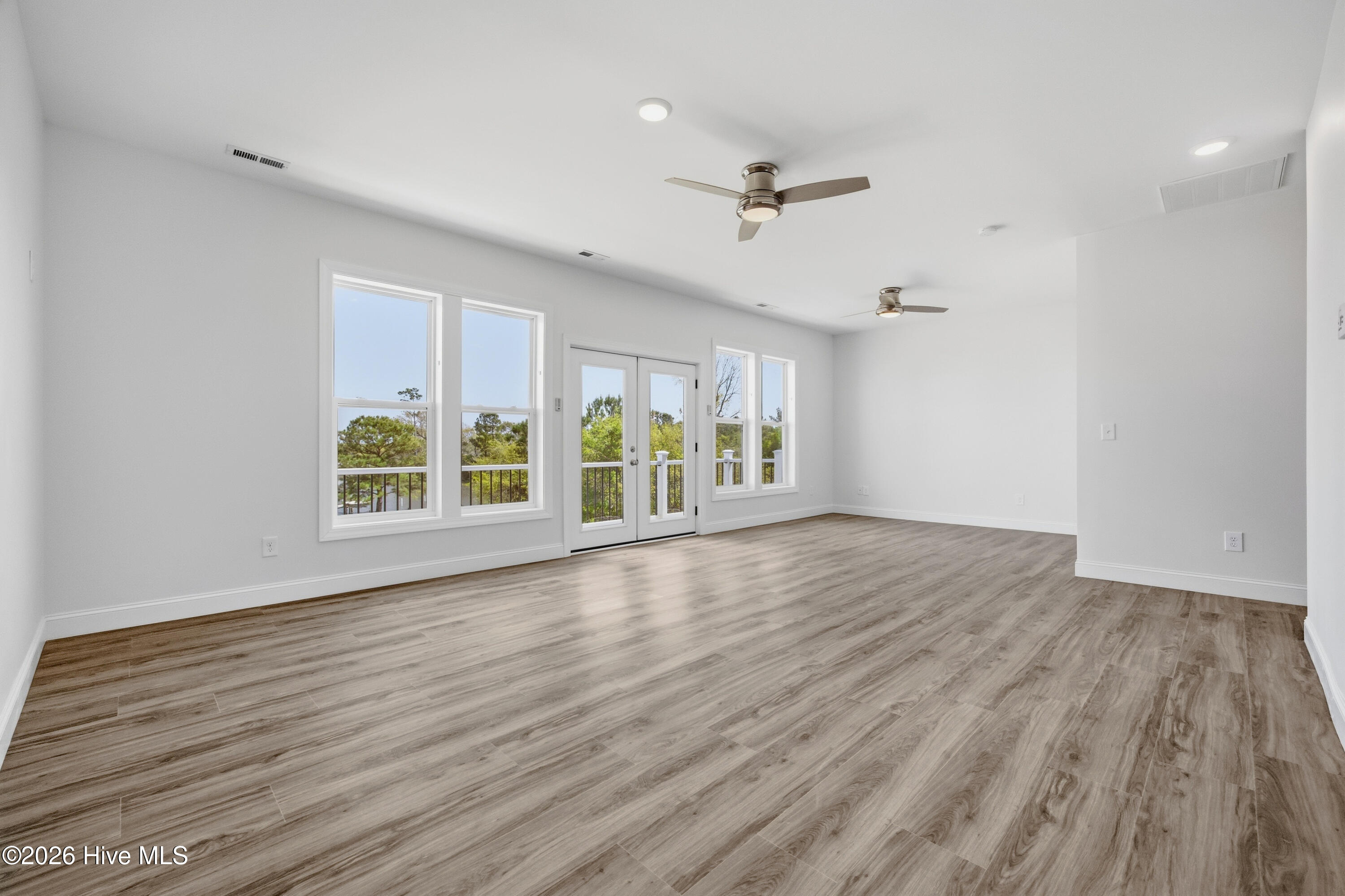 100569941 | Photo 45