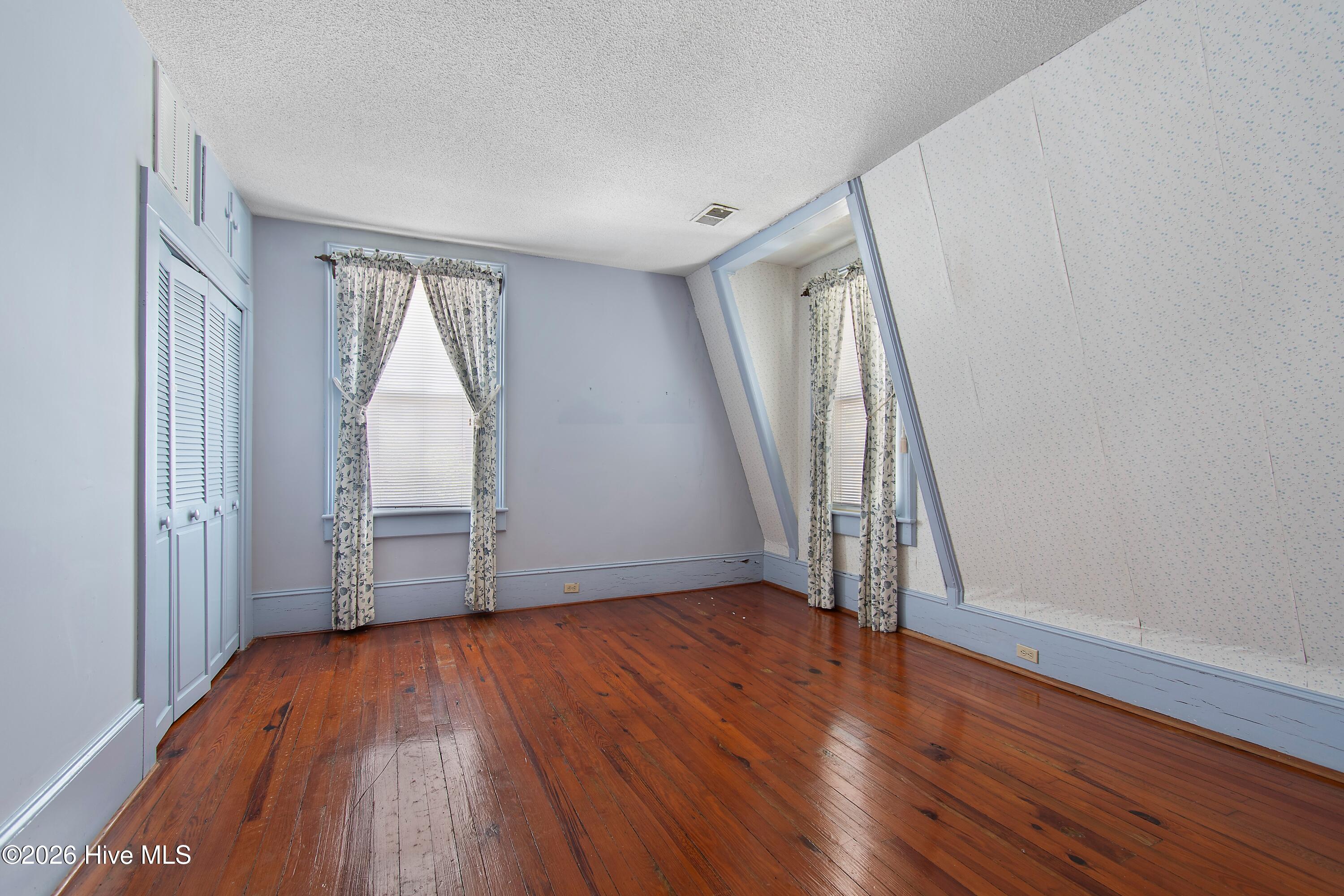 100566206 | Photo 52