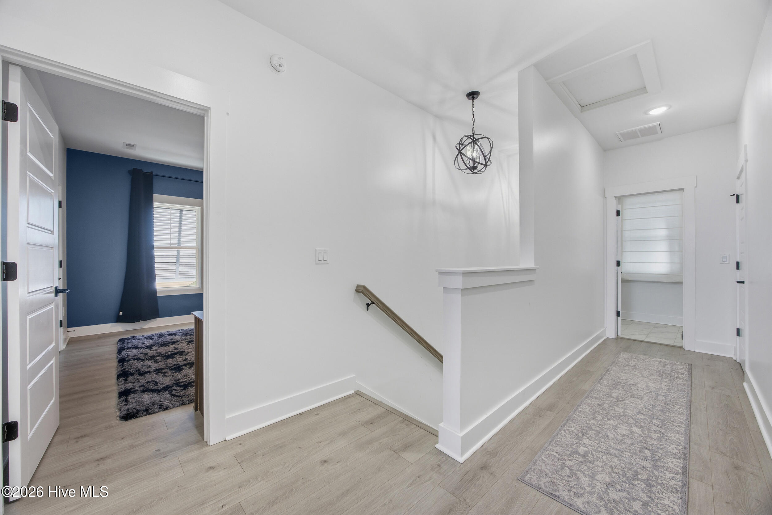 100558595 | Photo 51