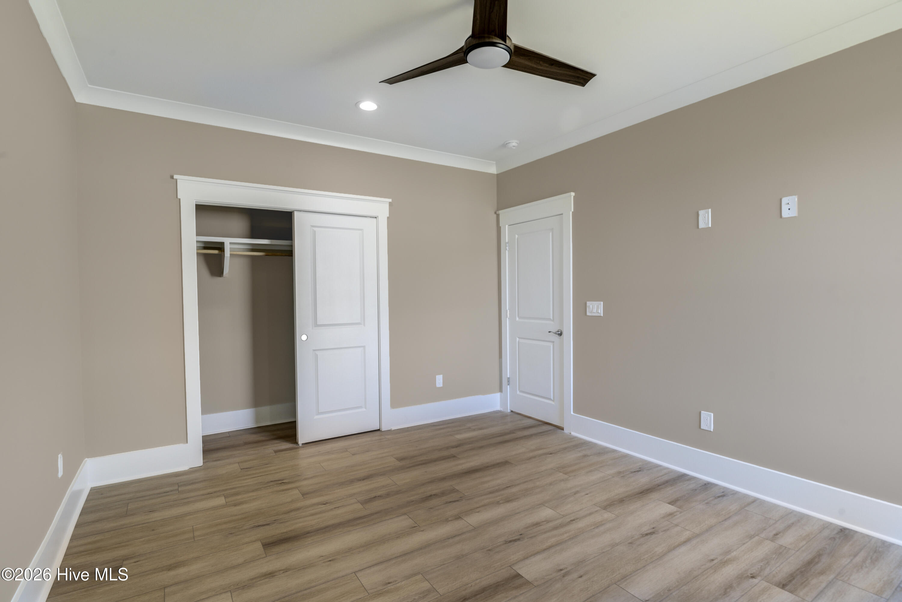 100541947 | Photo 48