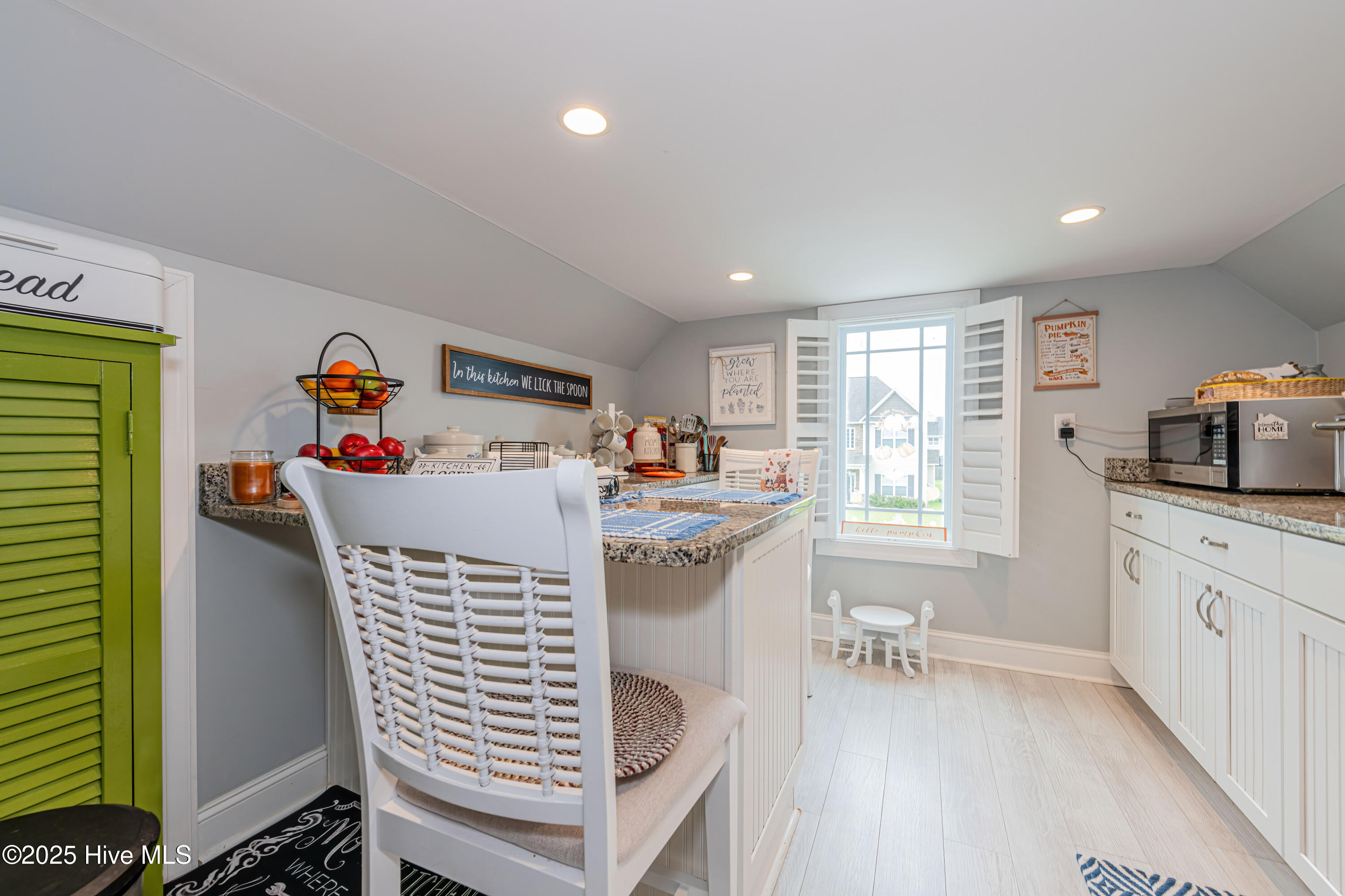 100524839 | Photo 66