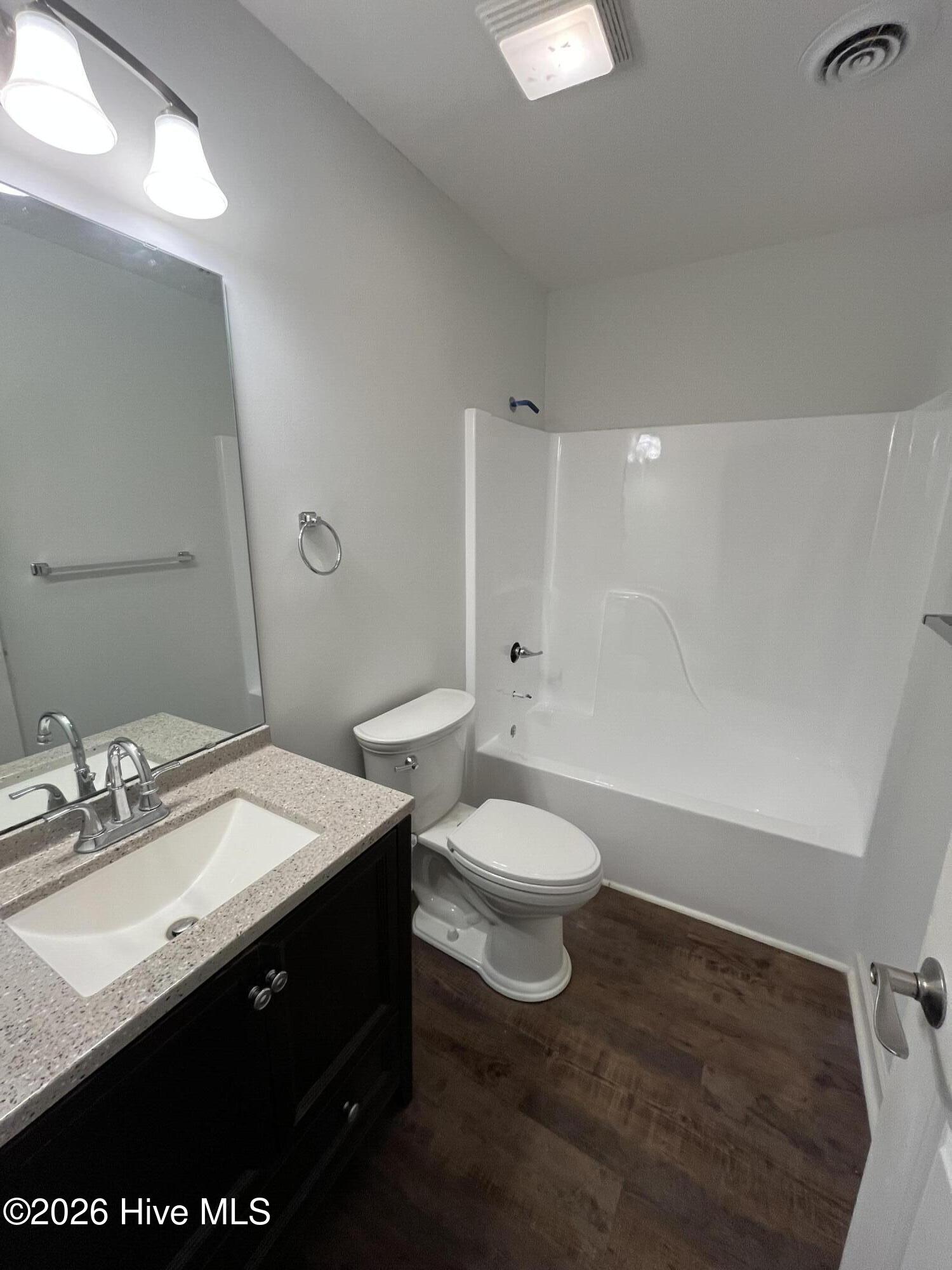 100565460 | Photo 16