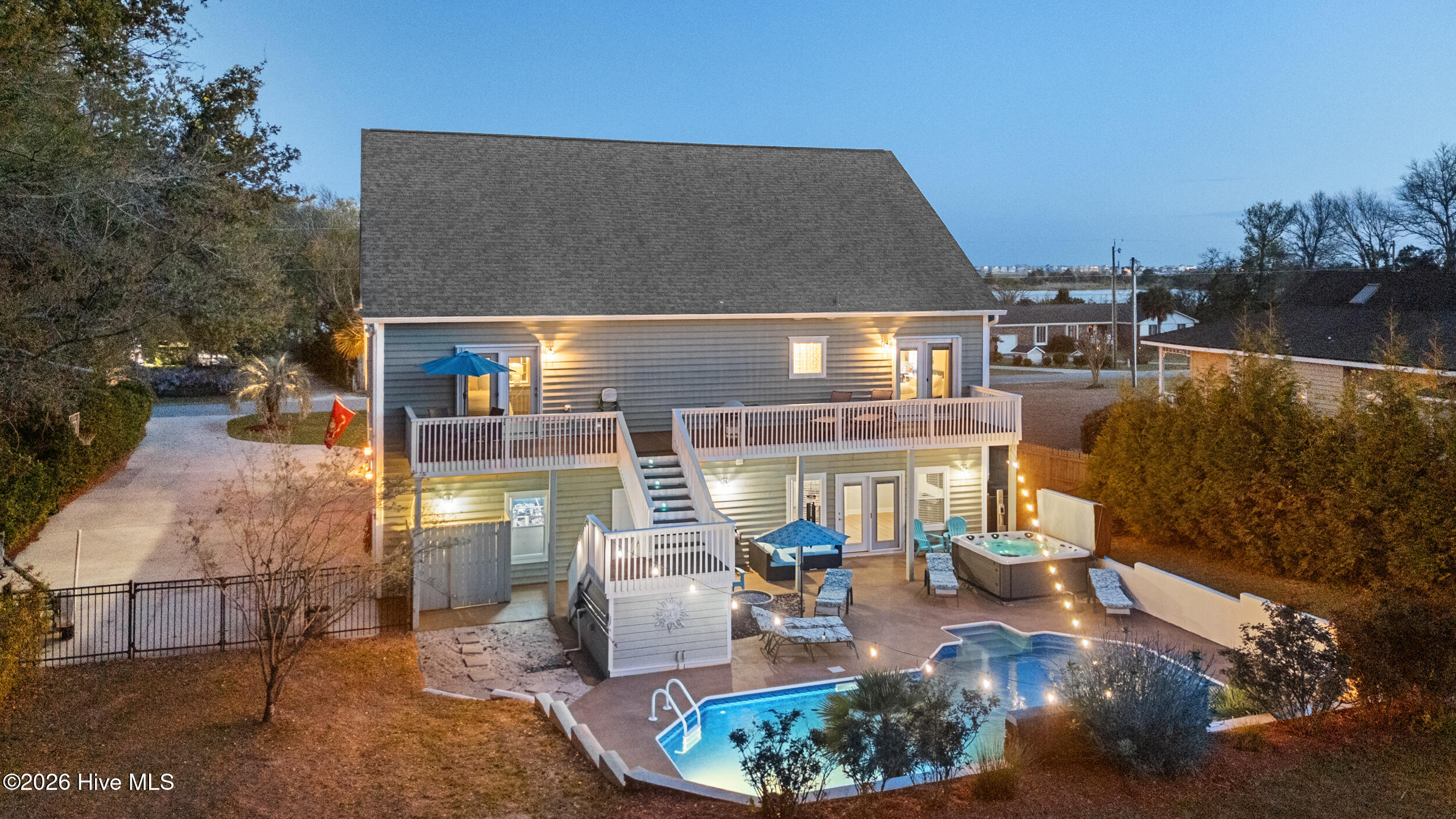 100567542 | Photo 98