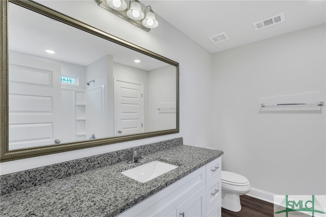 Photo is of another unit and does not represent the design selections in all units.