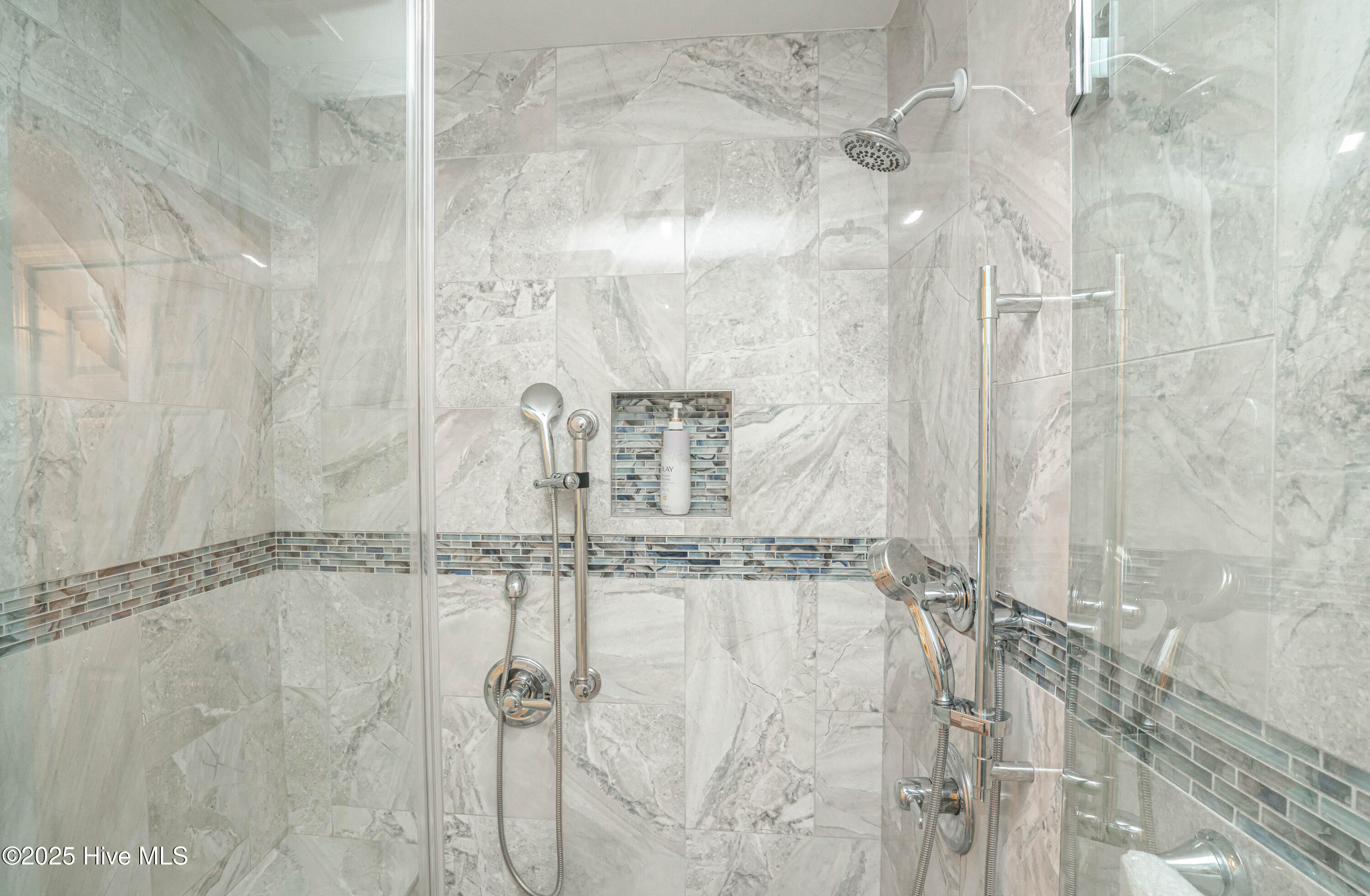 100536080 | Photo 22