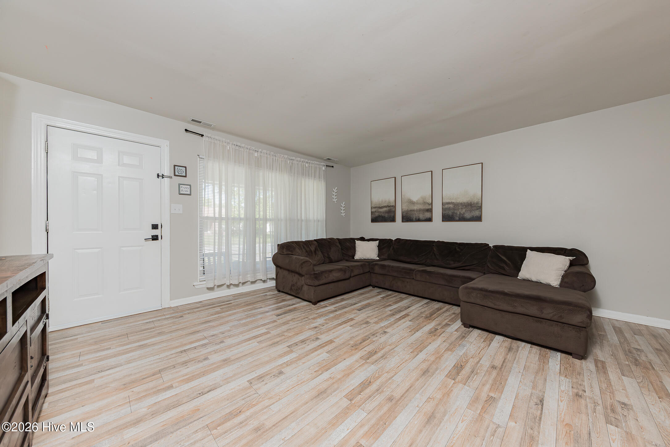 100566387 | Photo 11