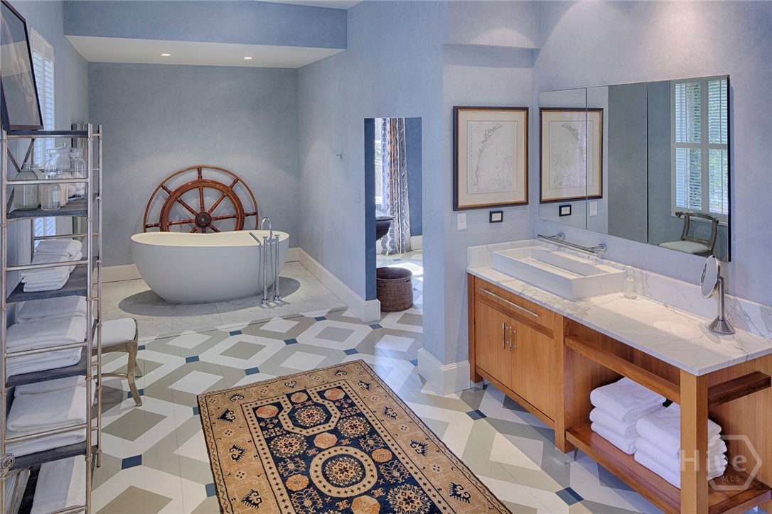 232 E Broughton Street, Savannah, GA, 31401