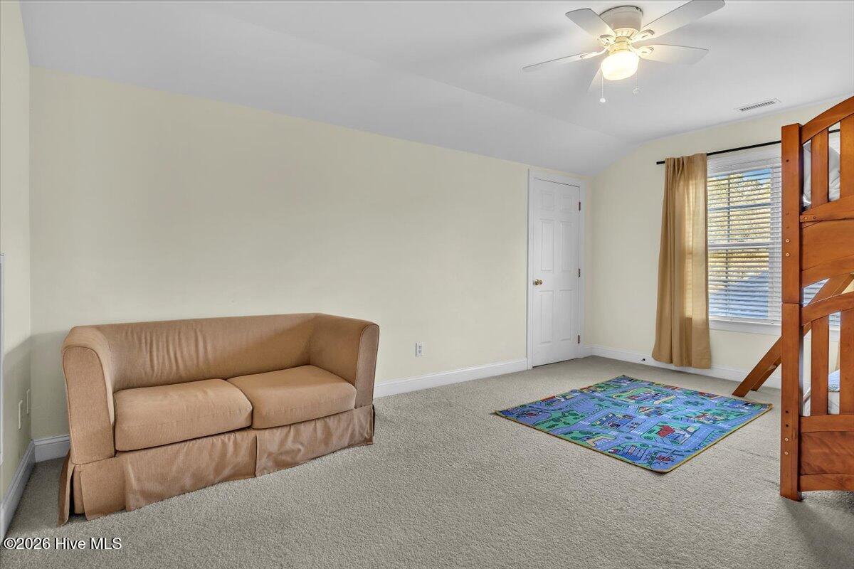 100550365 | Photo 38