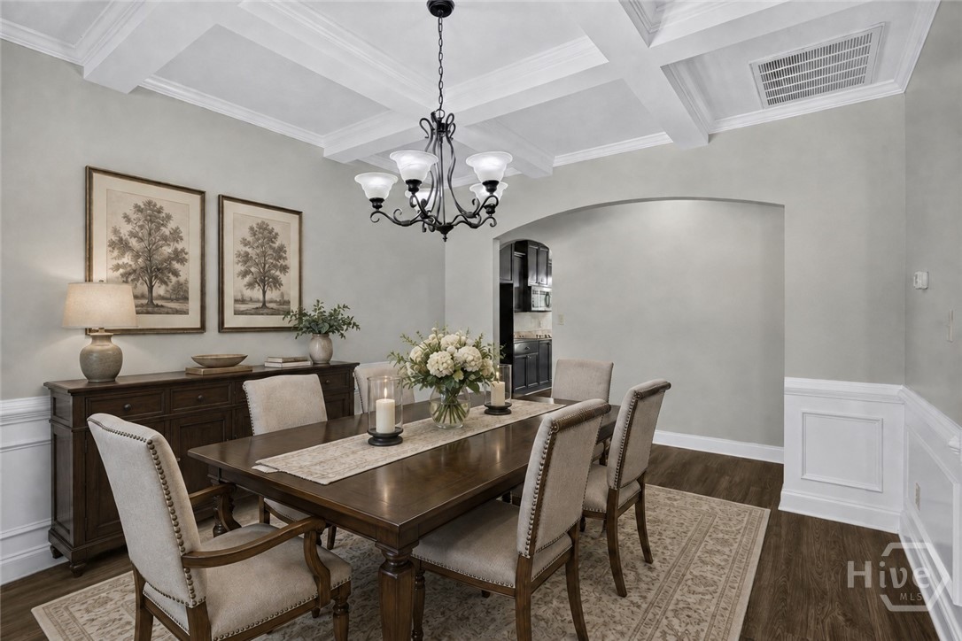Virtually staged dining room