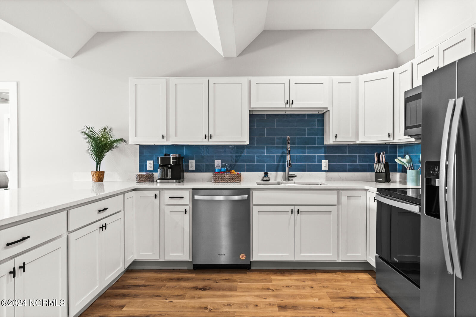 100565543 | Photo 20