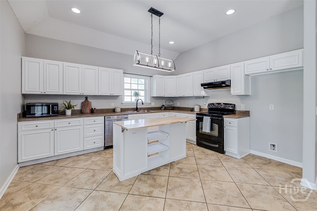 Photo 3 of Single family home for sale at 314 S Poplar St, Pembroke, GA 31321 | MLS# SA359874 | Listing updated on 2026-10-09