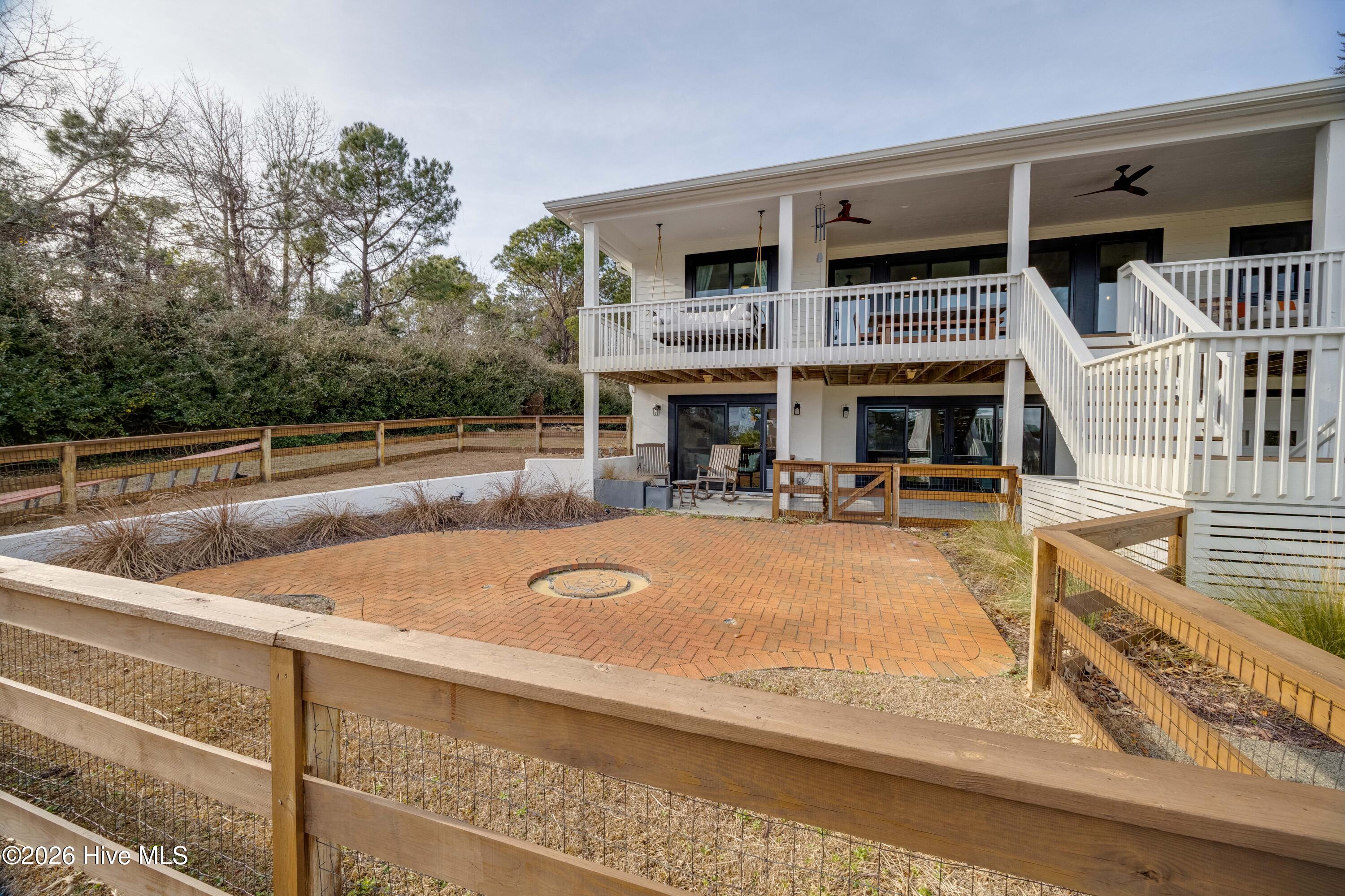 100548978 | Photo 36