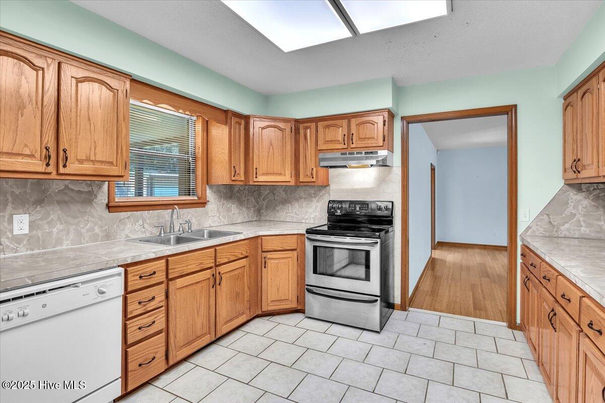 100568309 | Photo 35