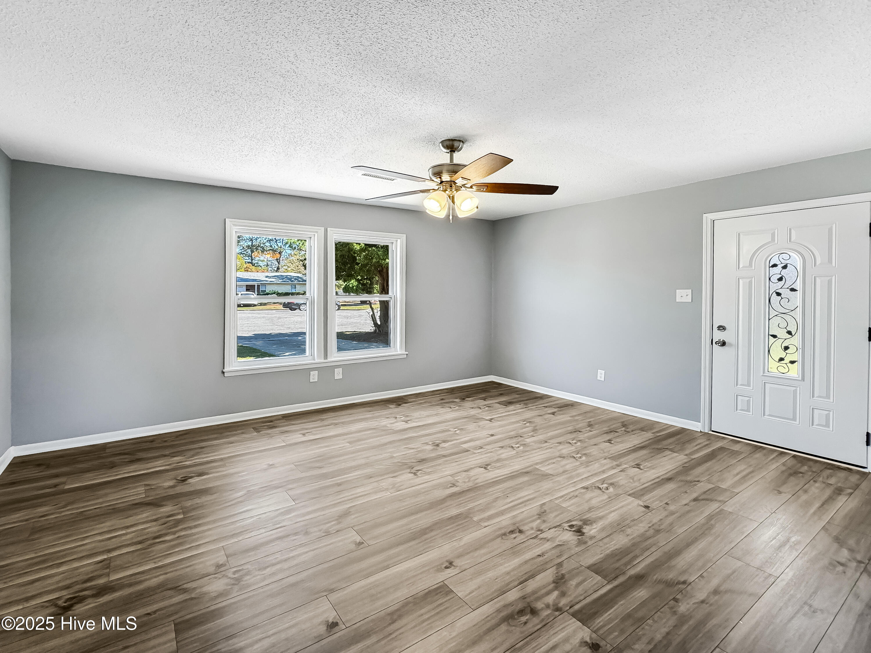 1602 Forbes Court, Wilmington, NC 28405 – photo 4: 679af323254fddbf8d7d2d1debc1fc266fcc79f7