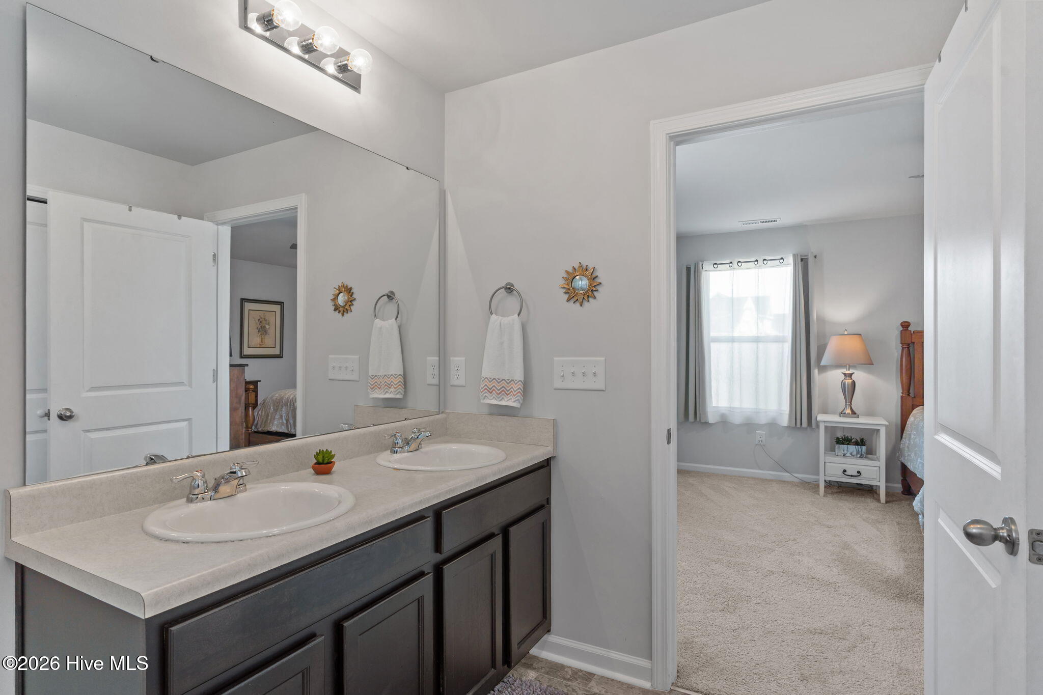 100564485 | Photo 26