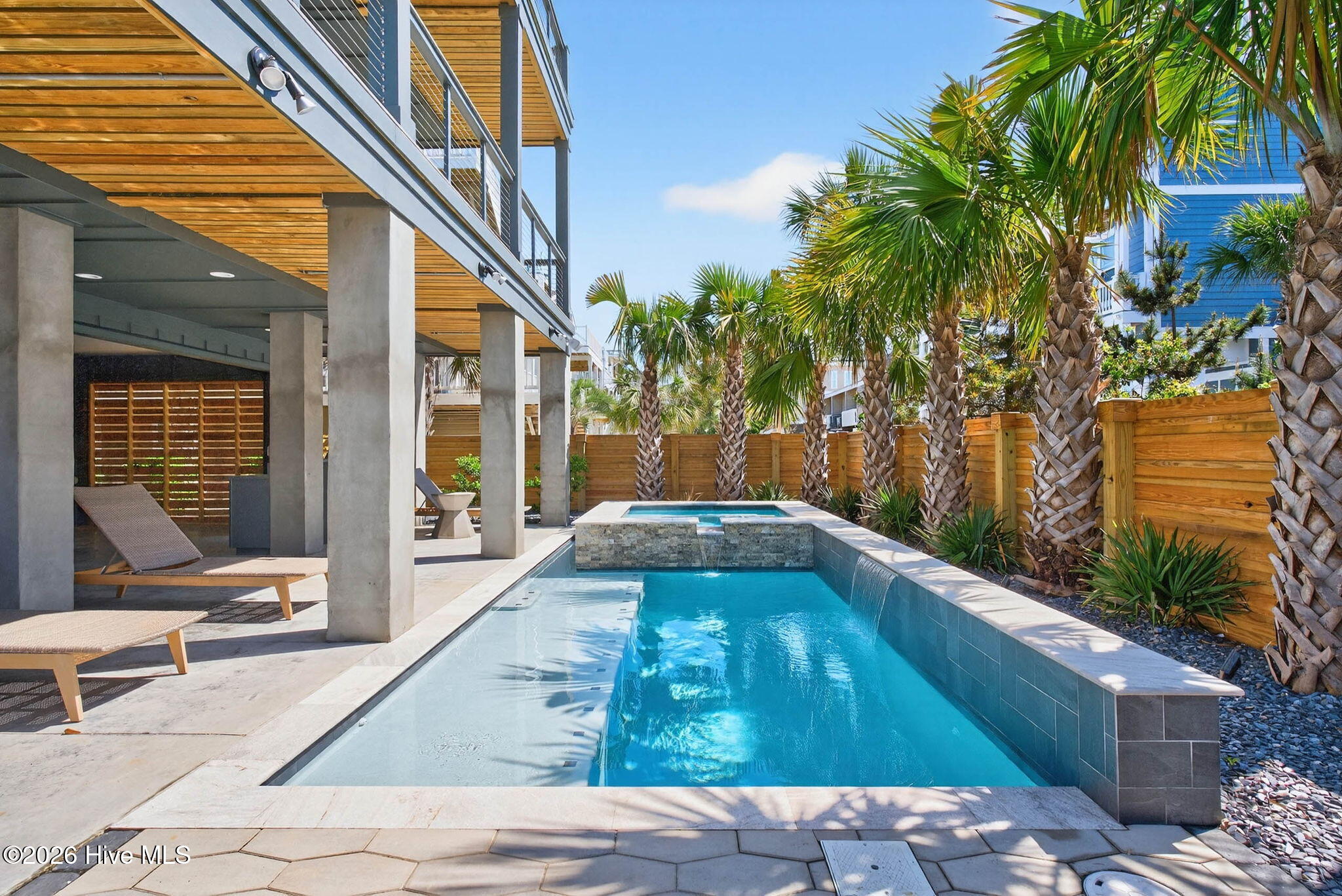 100565153 | Photo 59