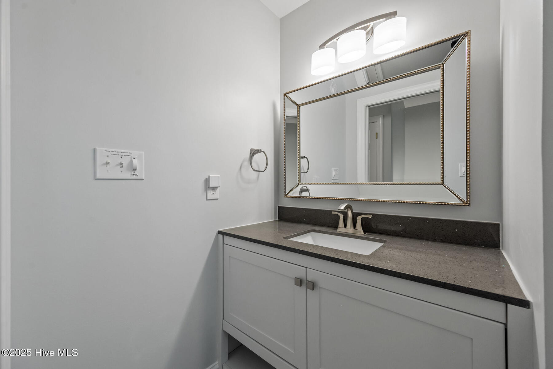 100537355 | Photo 51