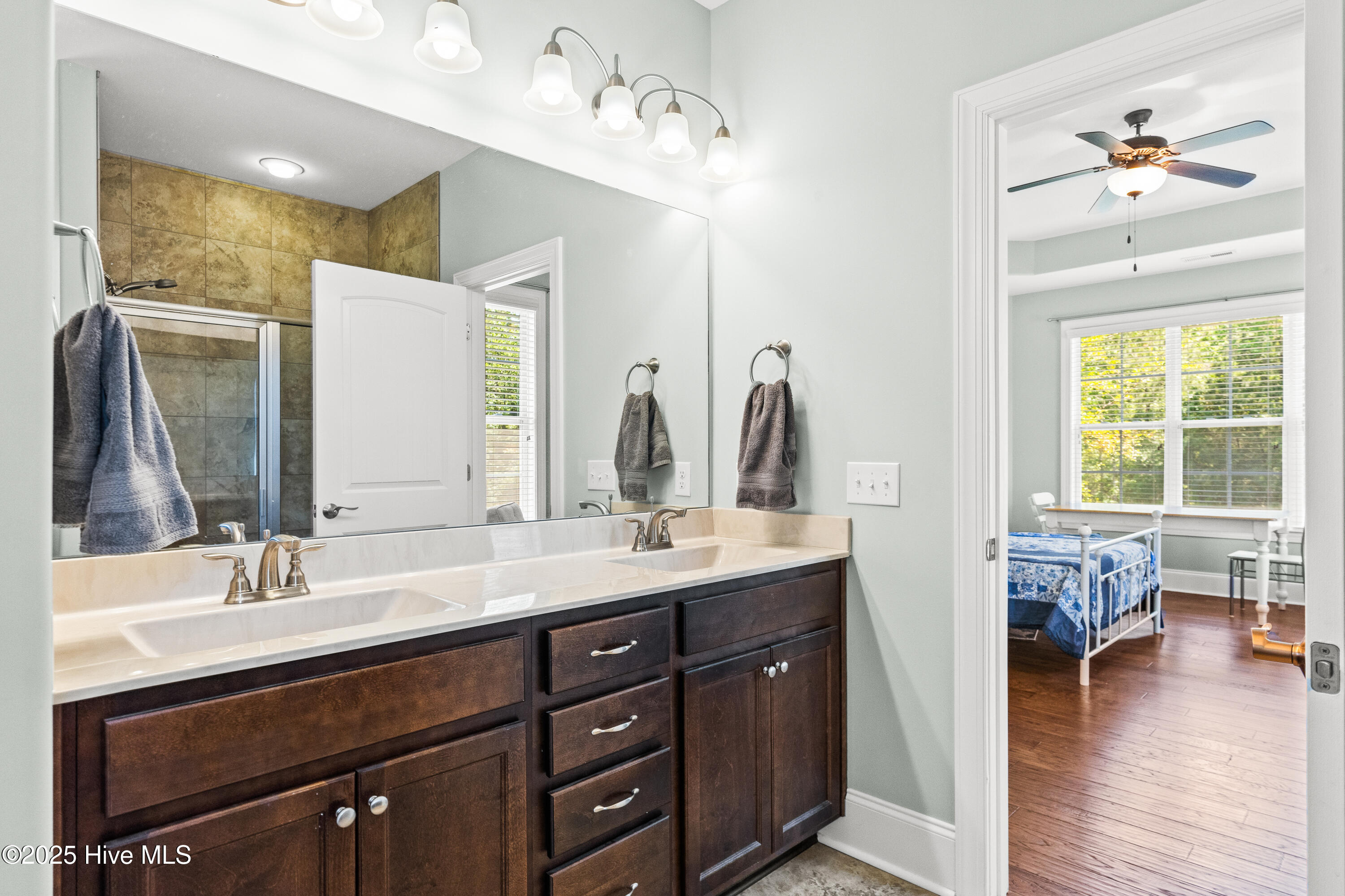 100504300 | Photo 29