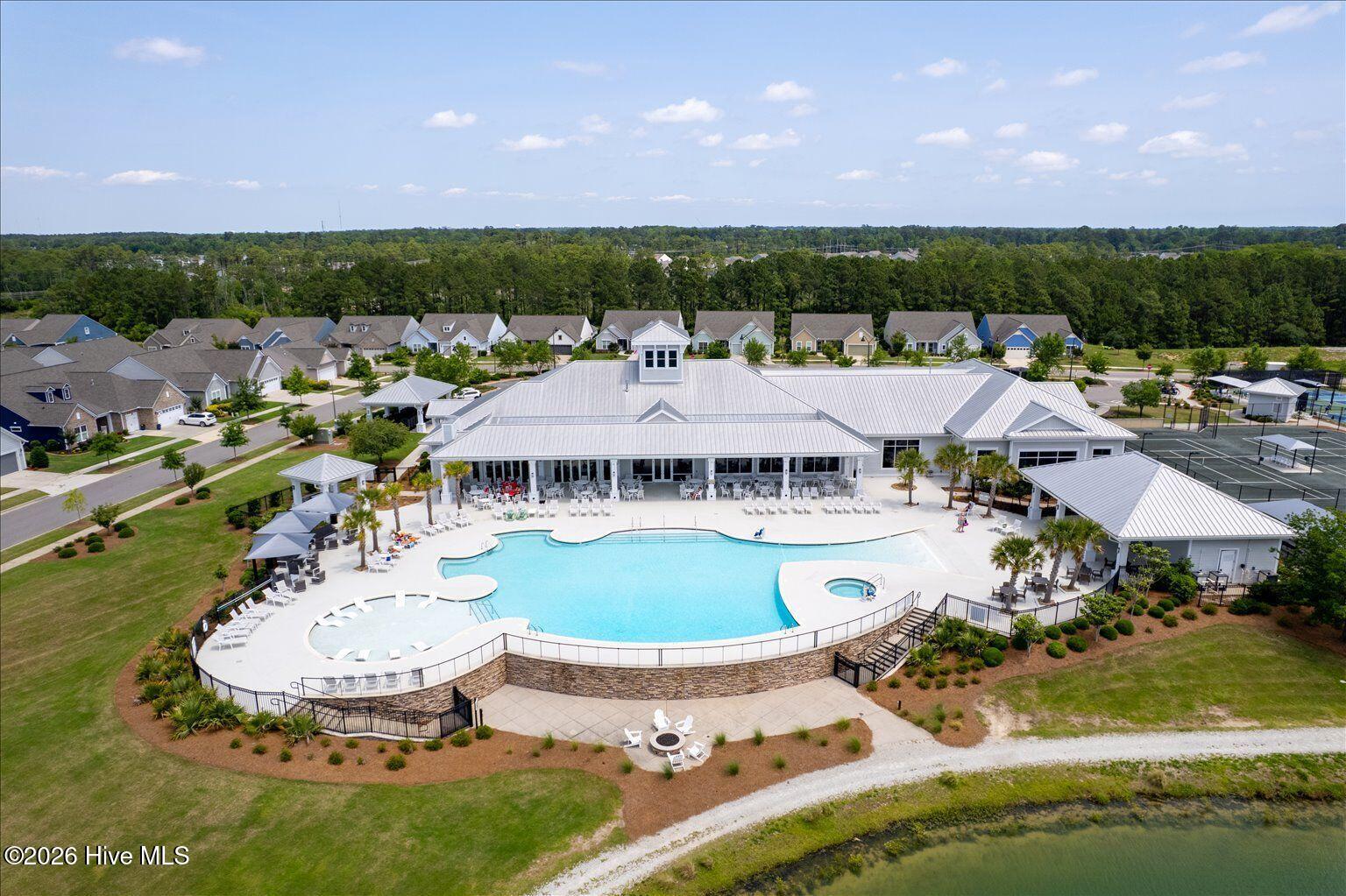 100564841 | Photo 36