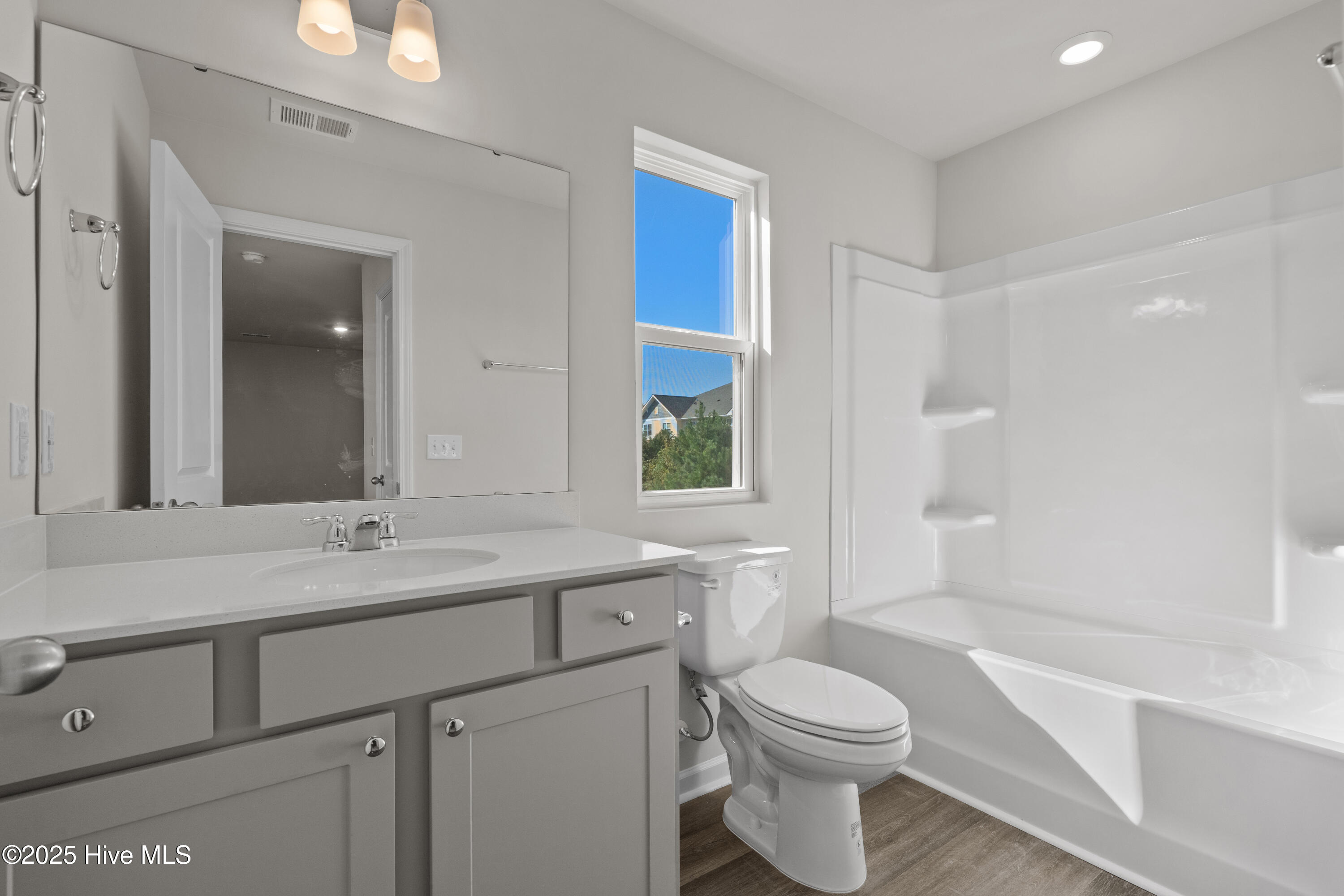 100536567 | Photo 31