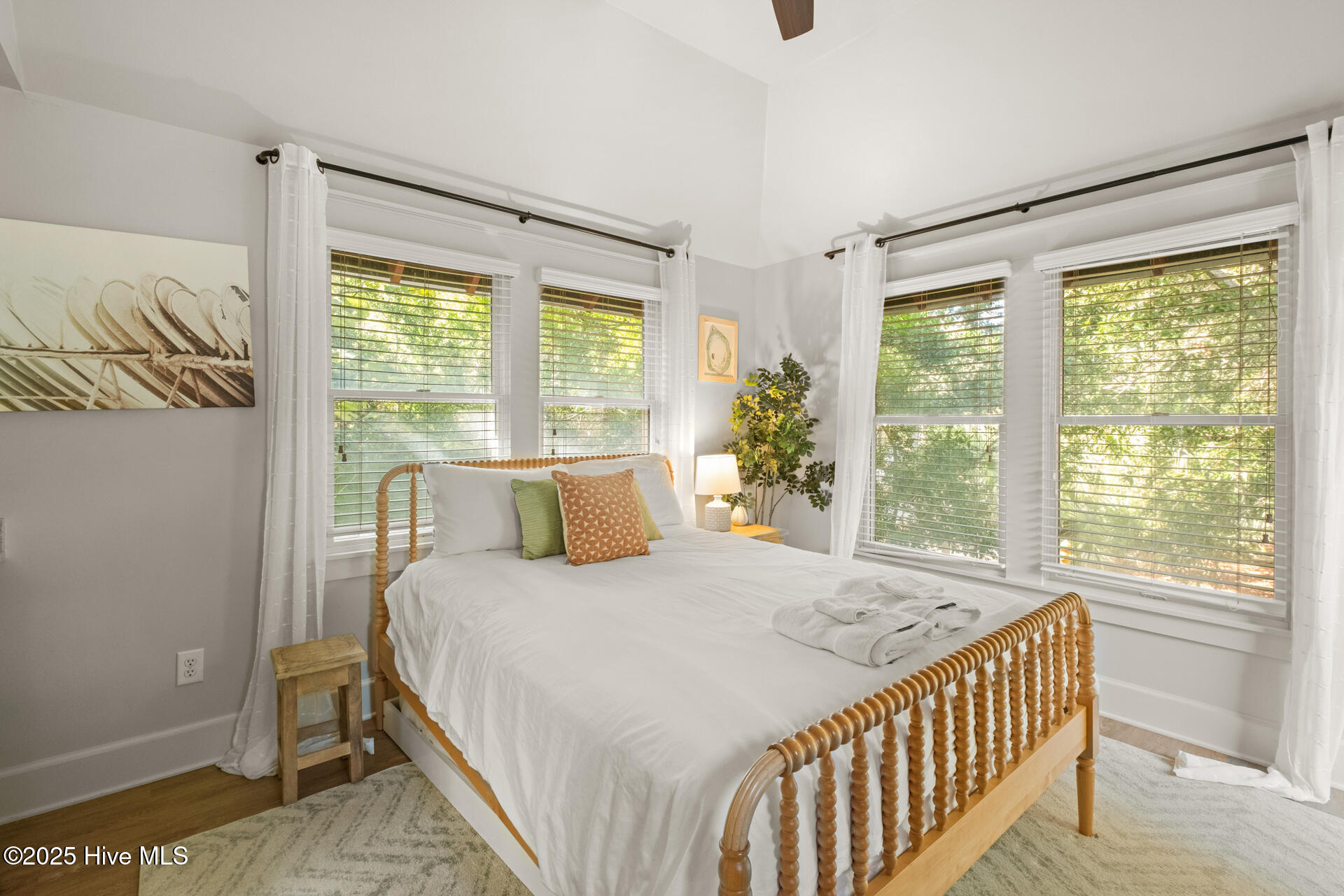 100534470 | Photo 27