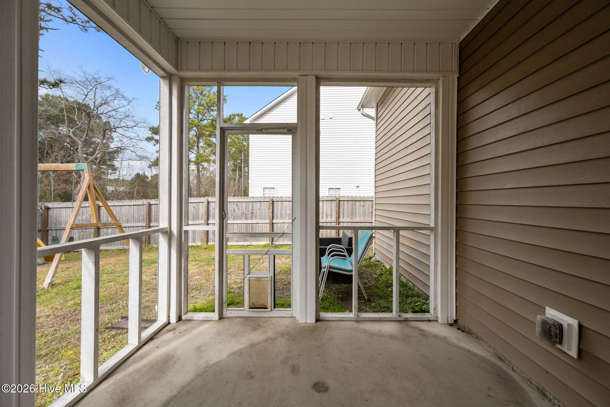 100549610 | Photo 38