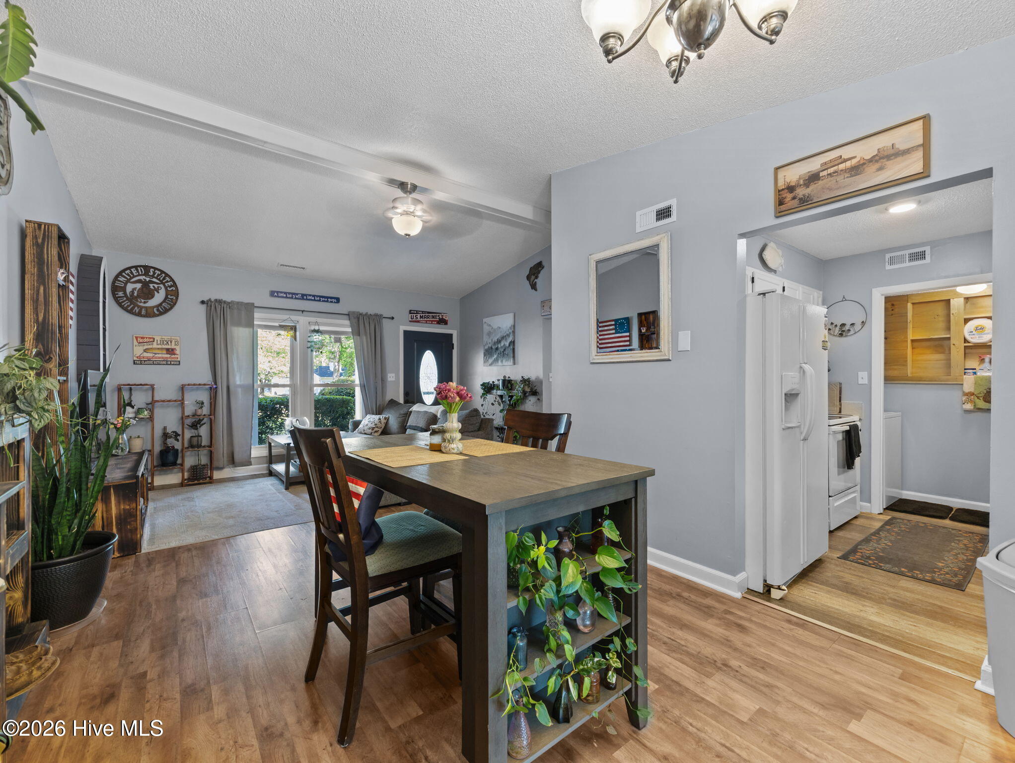 100567245 | Photo 11