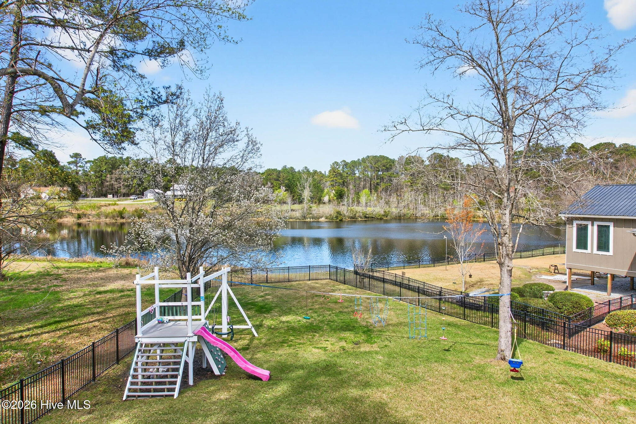 100561895 | Photo 39