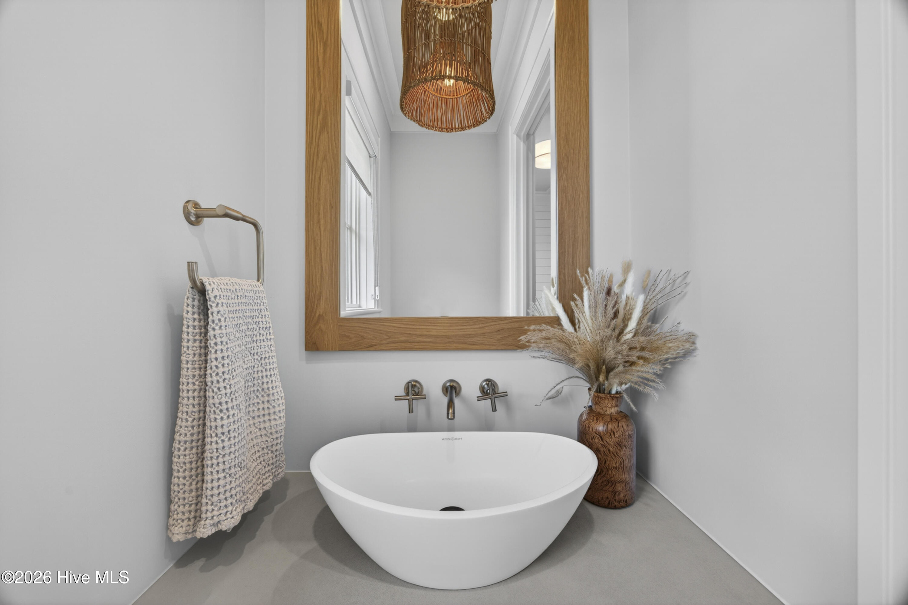 100566186 | Photo 23