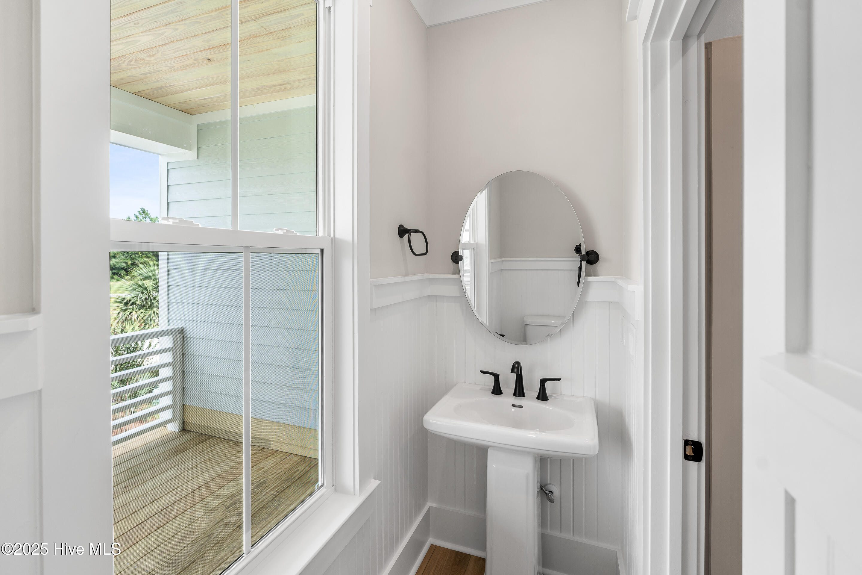 100517420 | Photo 24