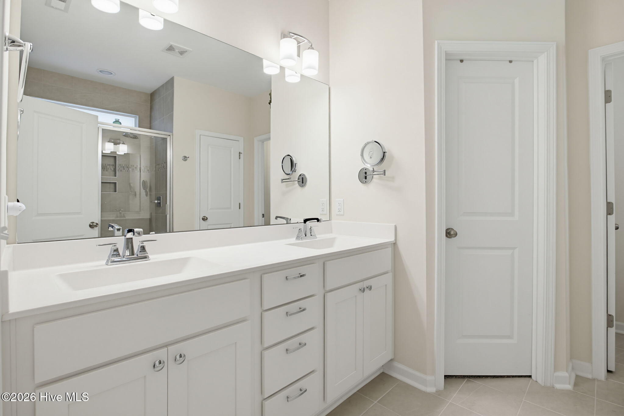 20-web-or-mls-8818 Colbert Pl Dr-18