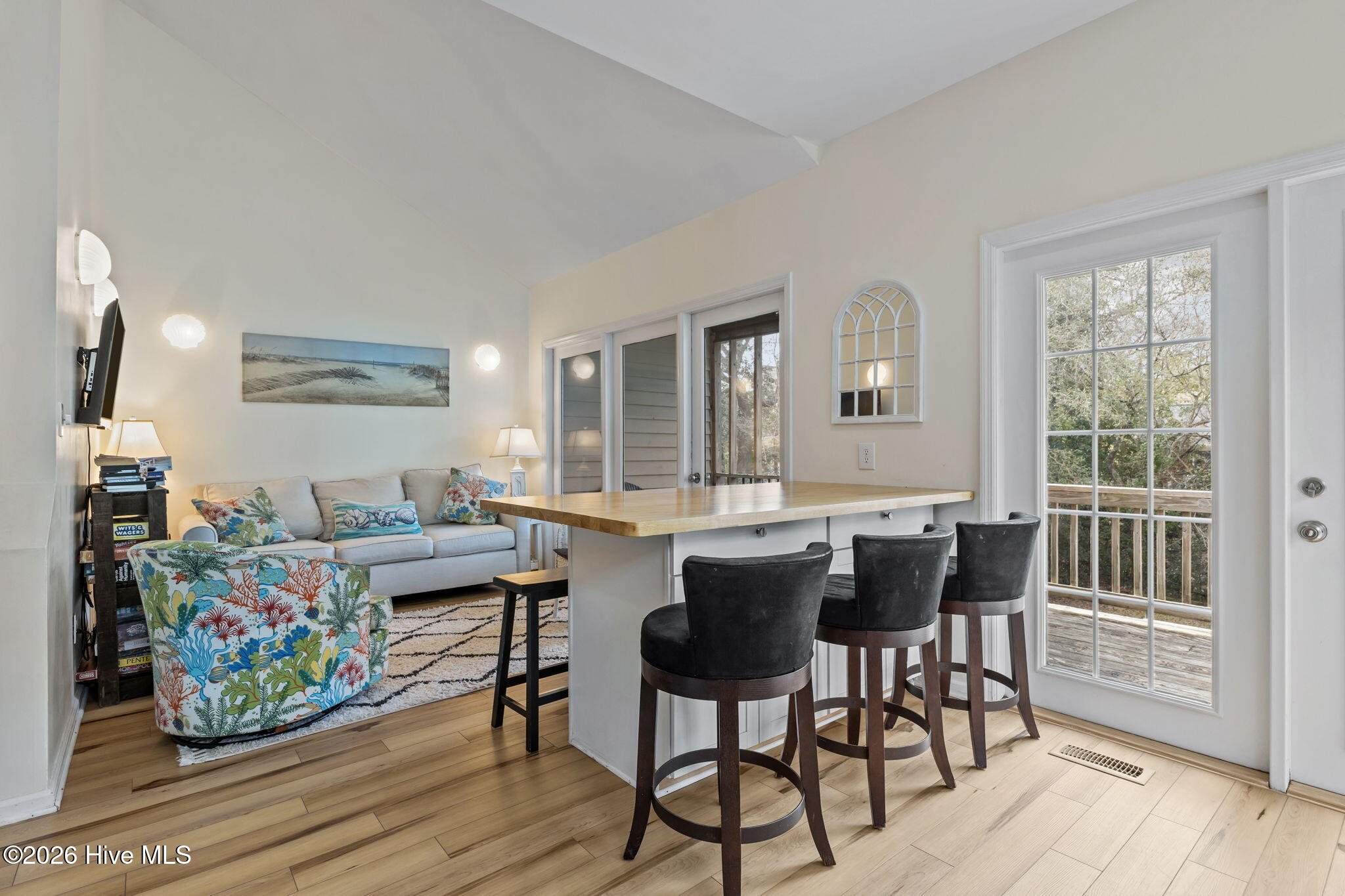 100557971 | Photo 15