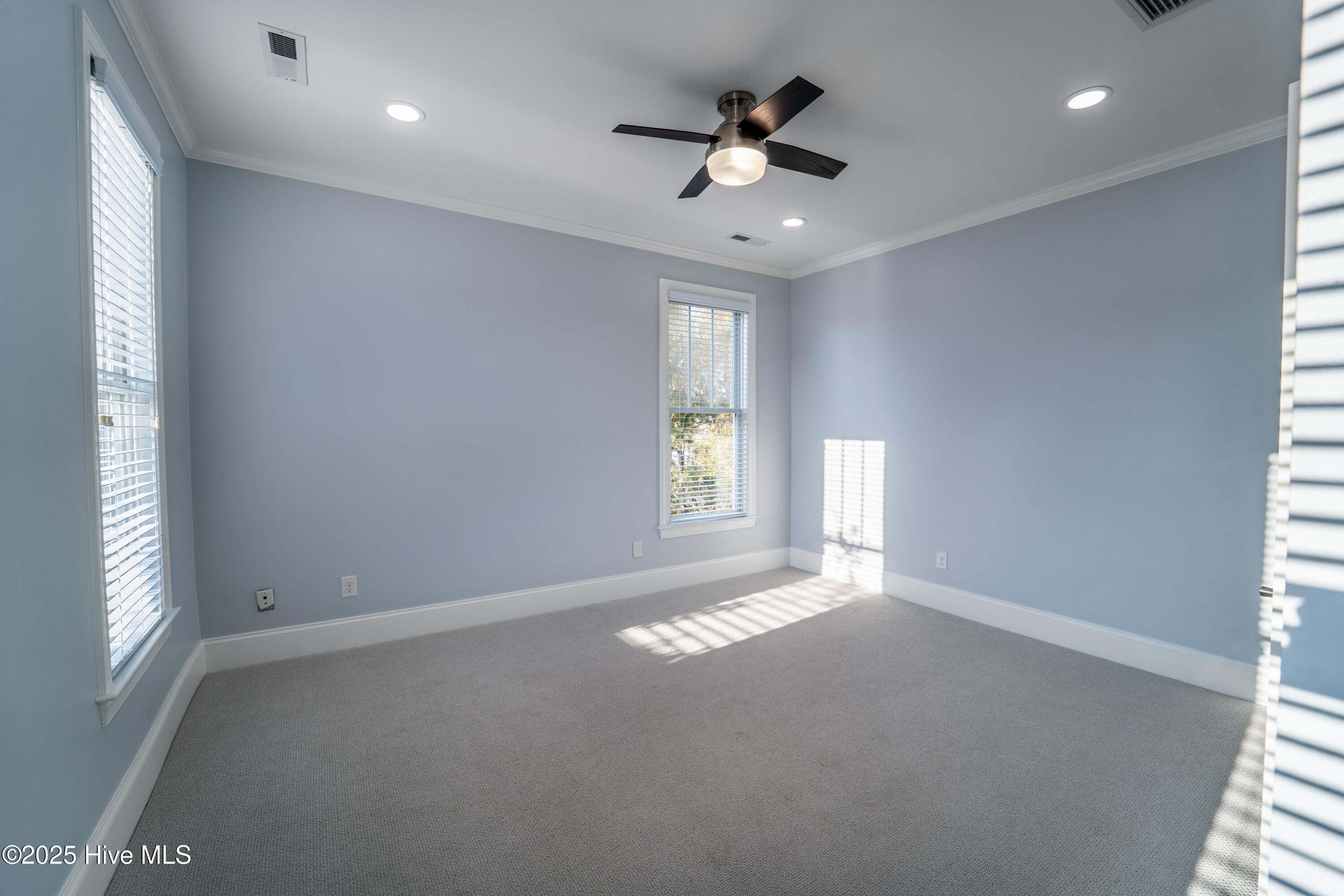 100544642 | Photo 40