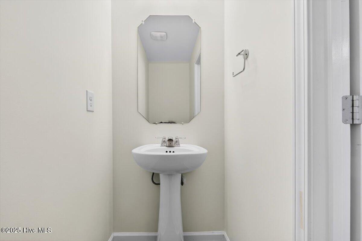 100540215 | Photo 12