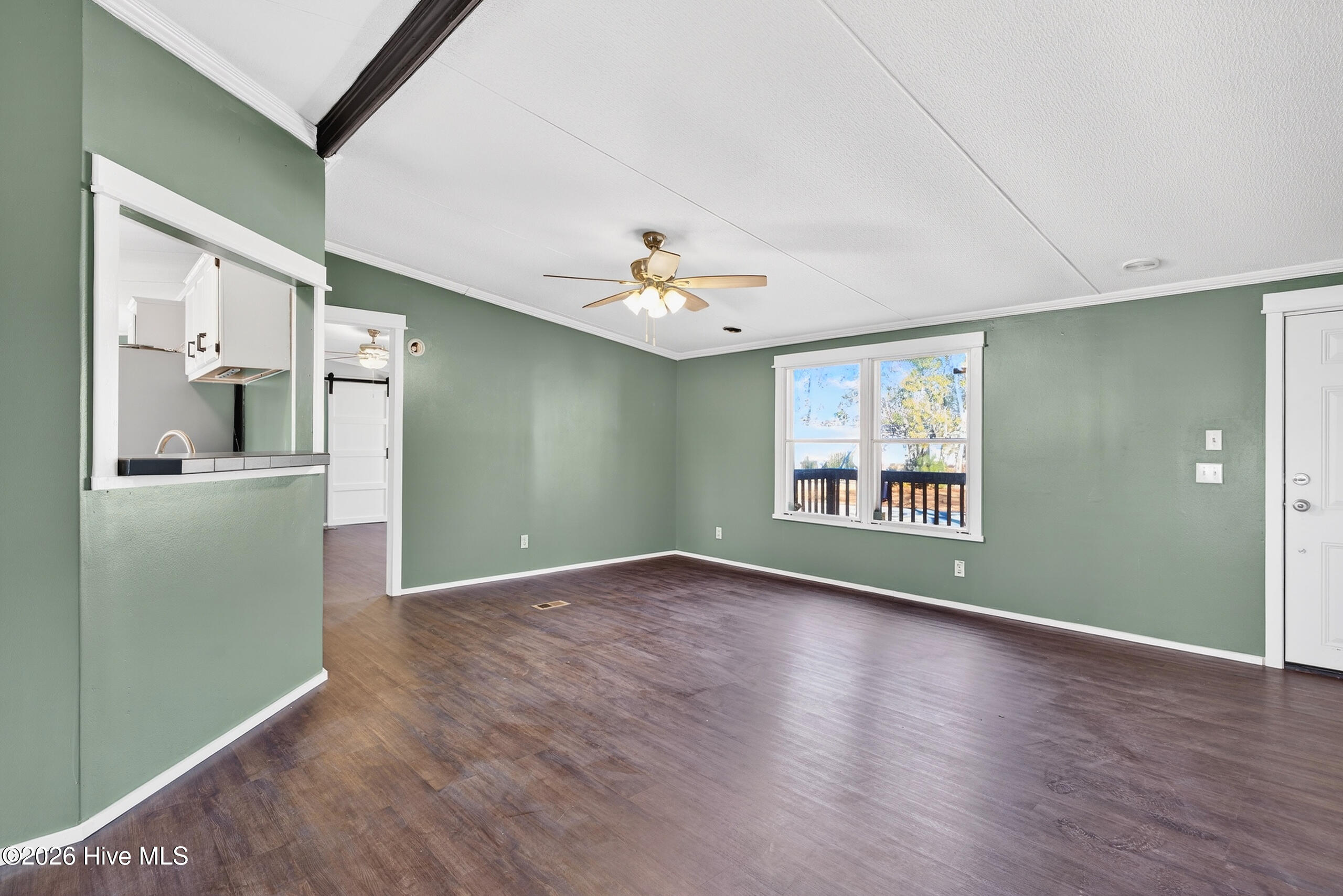 100551821 | Photo 11