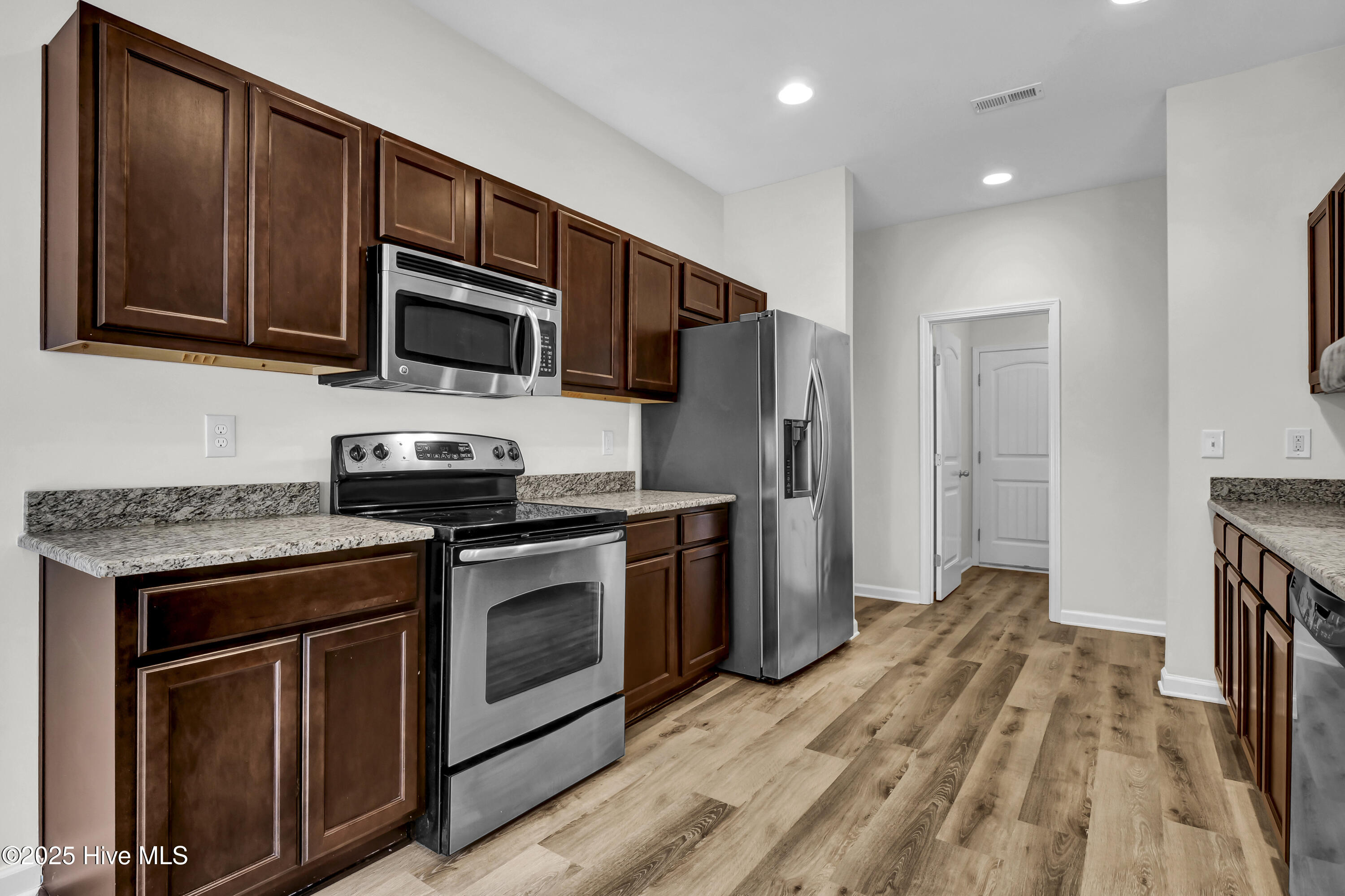 100488787 | Photo 10