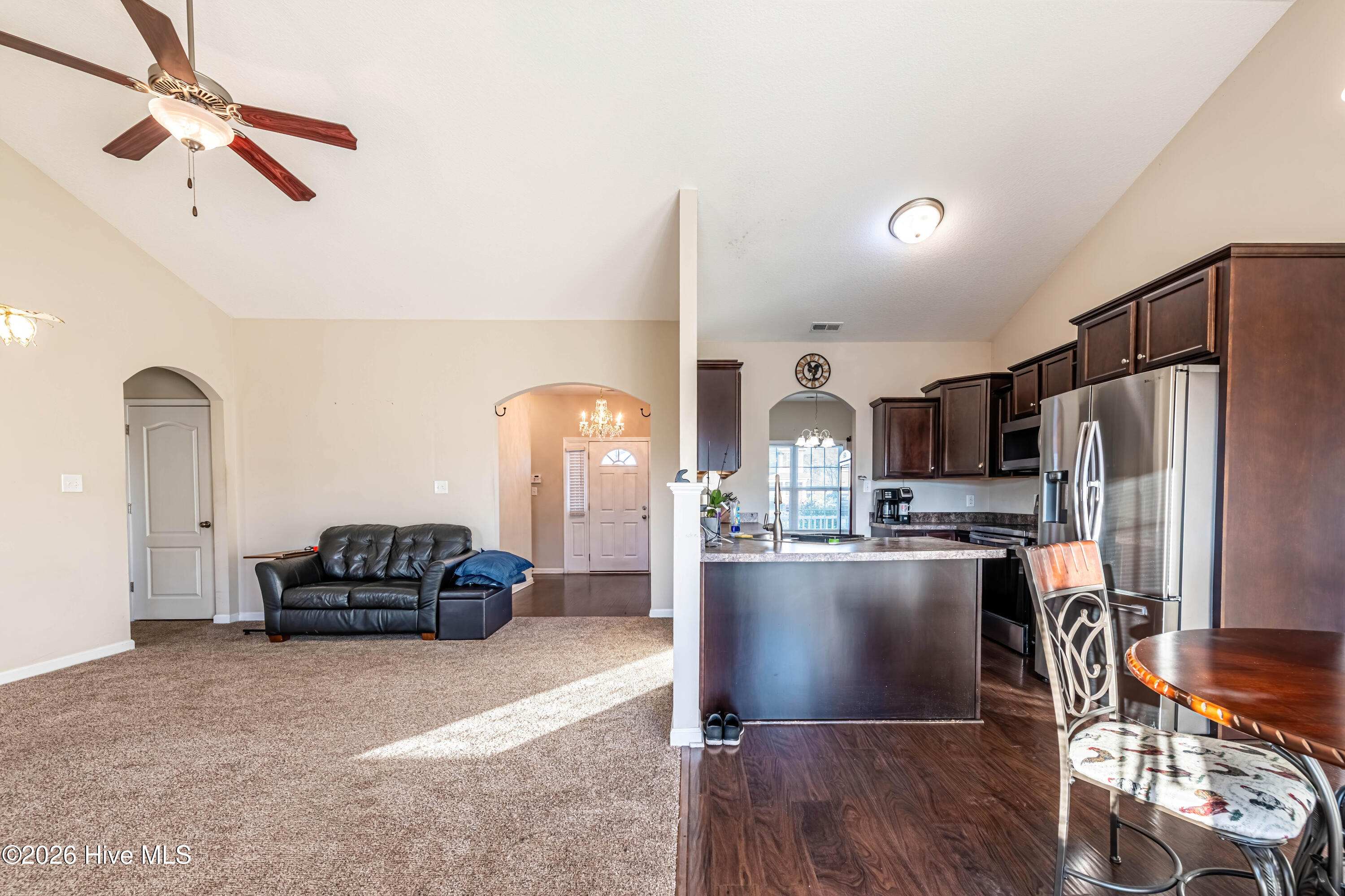 100549847 | Photo 13