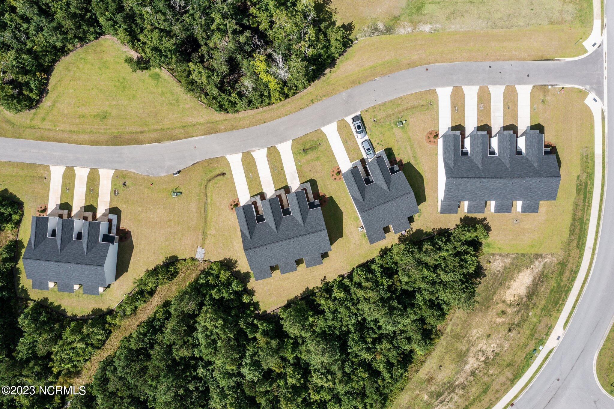 100570628 | Photo 23