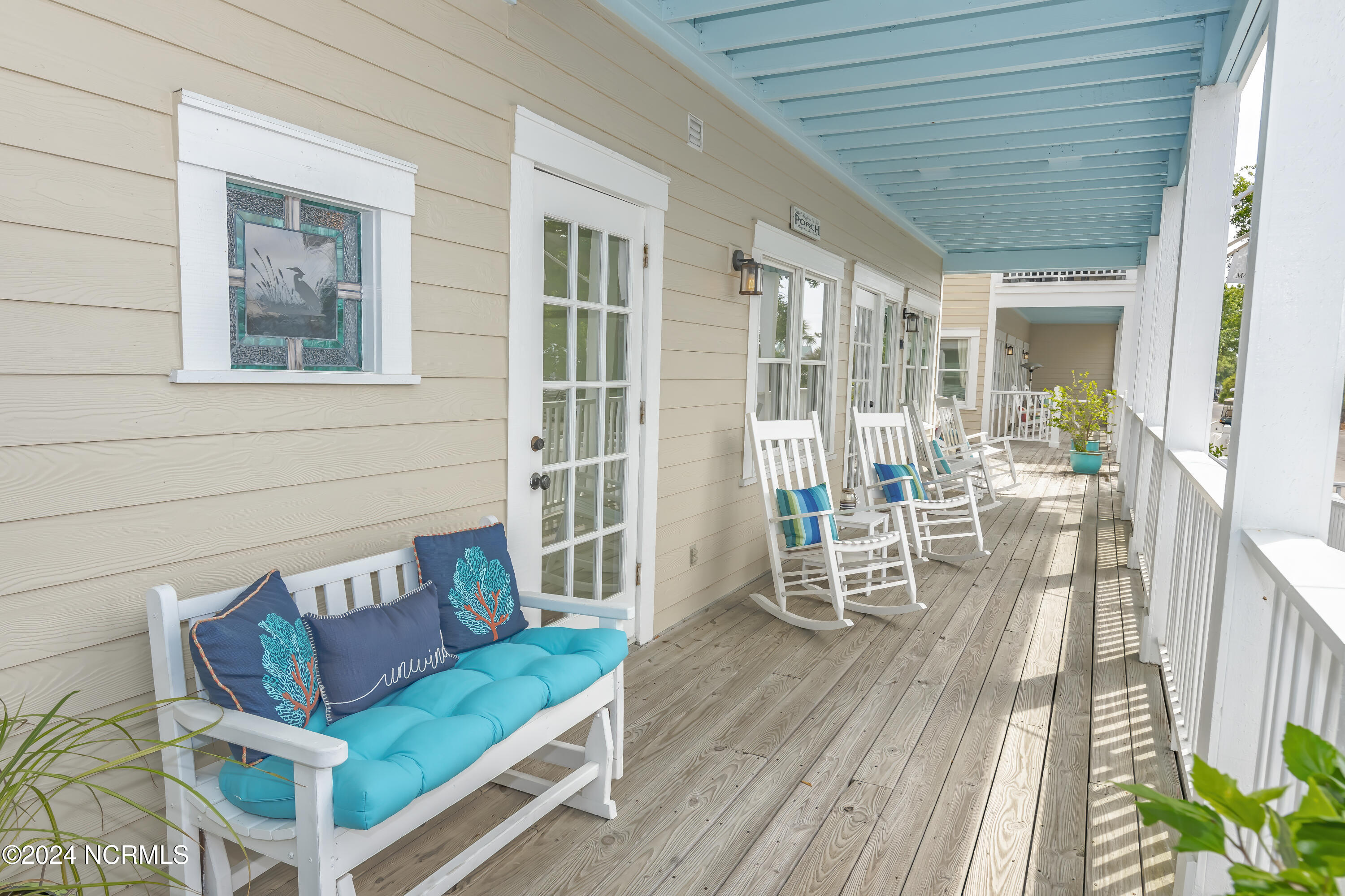 100473455 | Photo 24