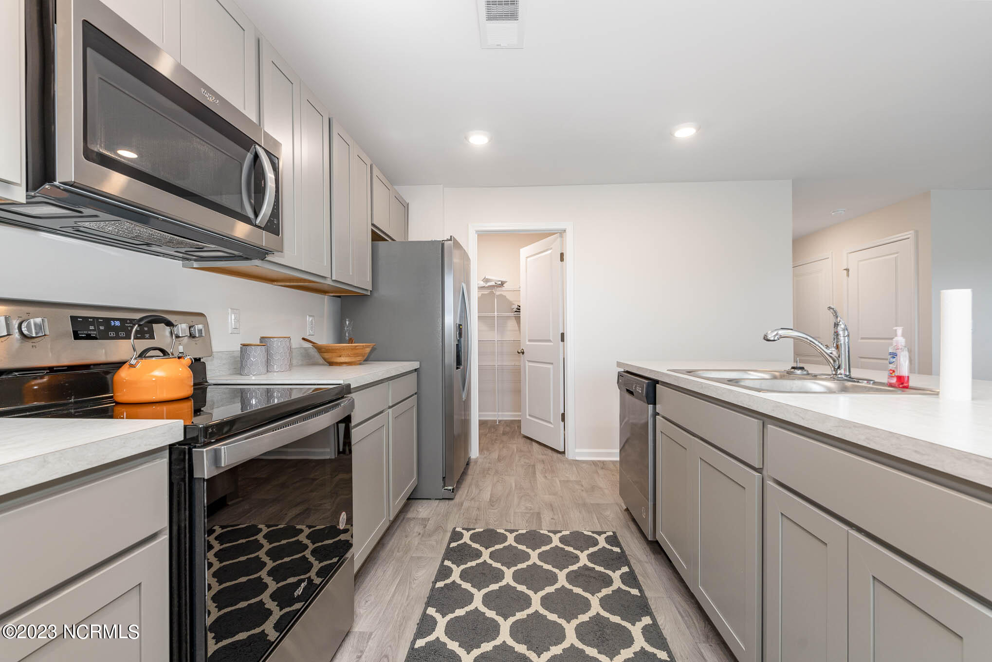 100529753 | Photo 13