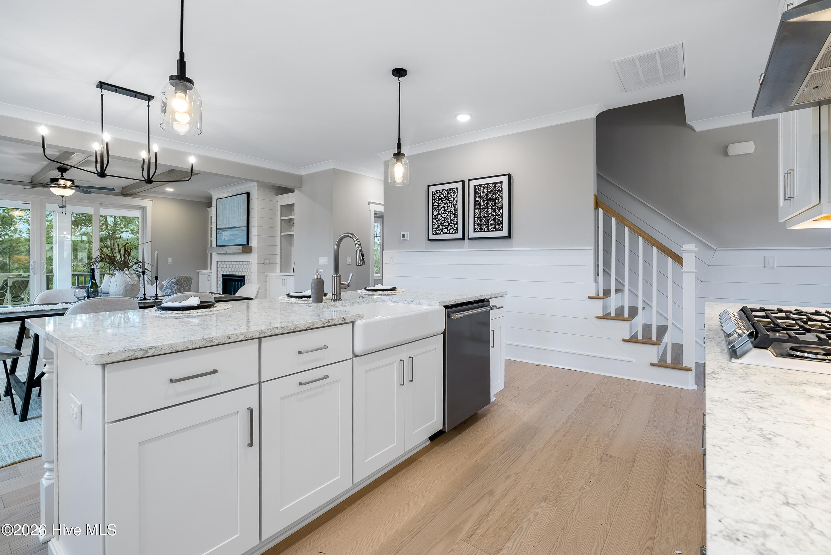 100552553 | Photo 12