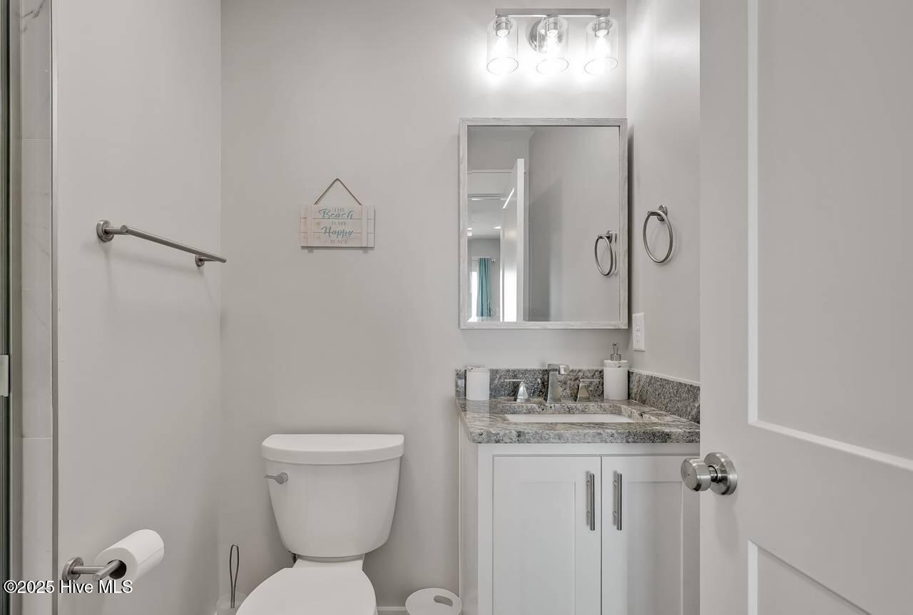 100484000 | Photo 41