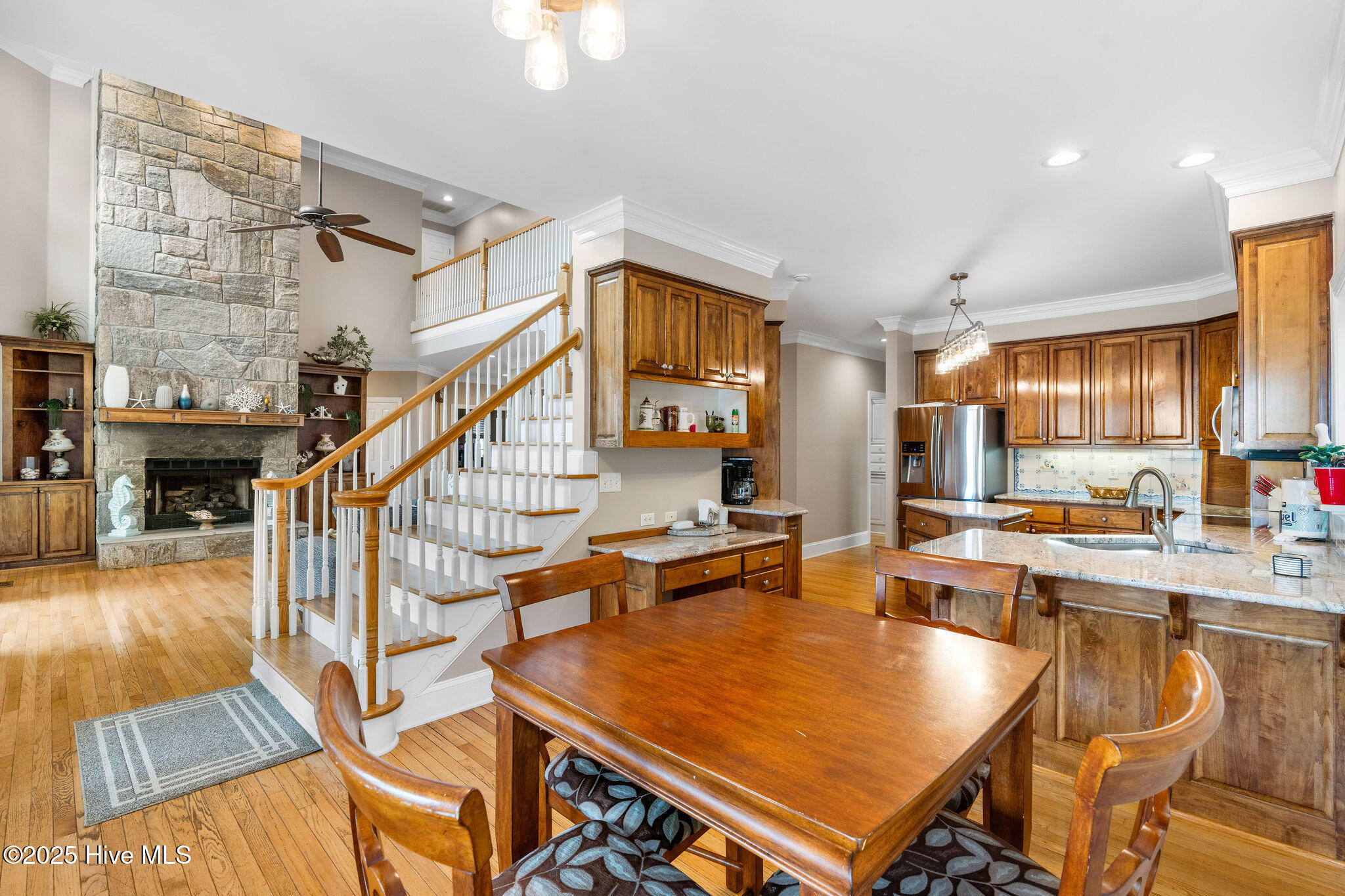 100556700 | Photo 35