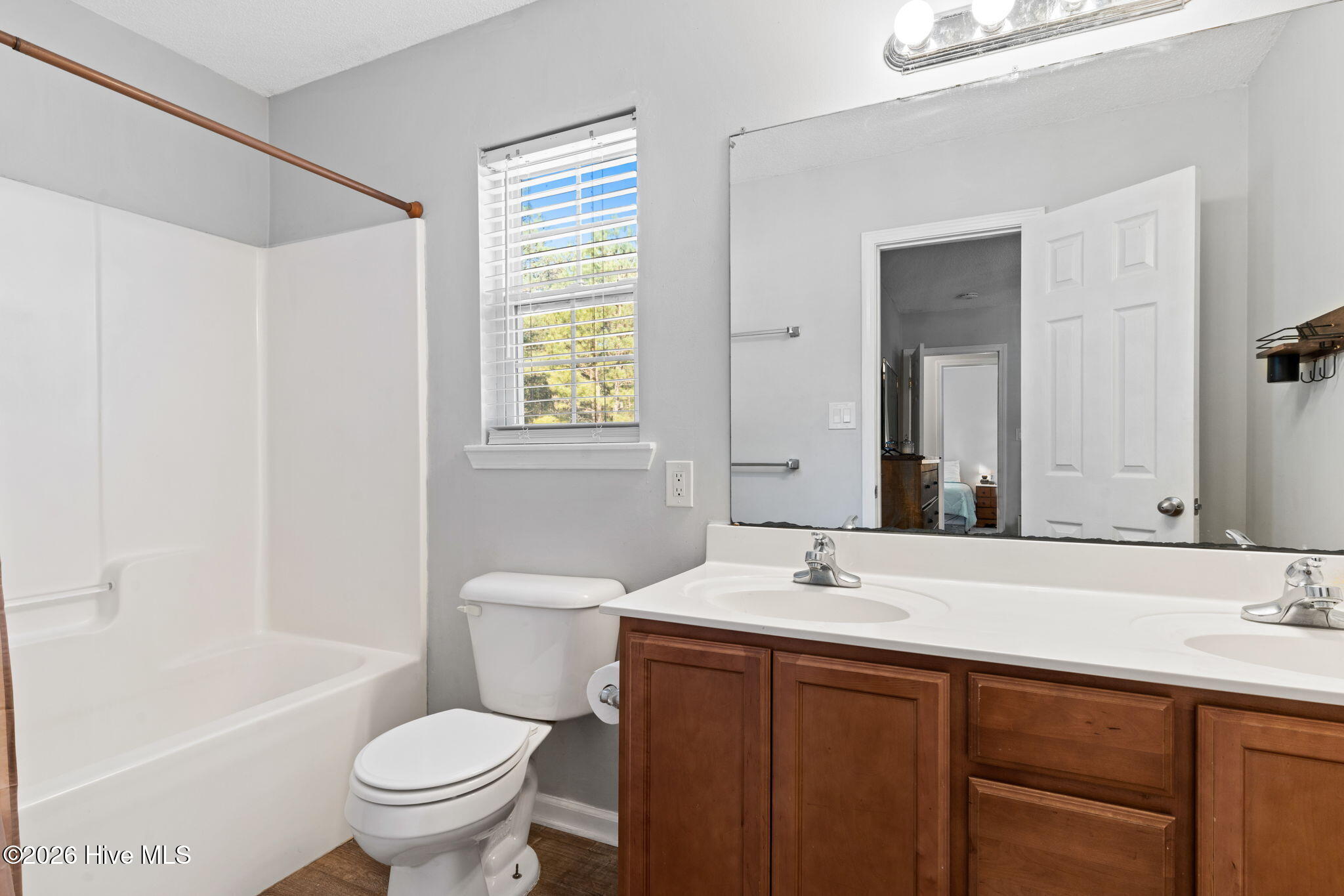 100553429 | Photo 21