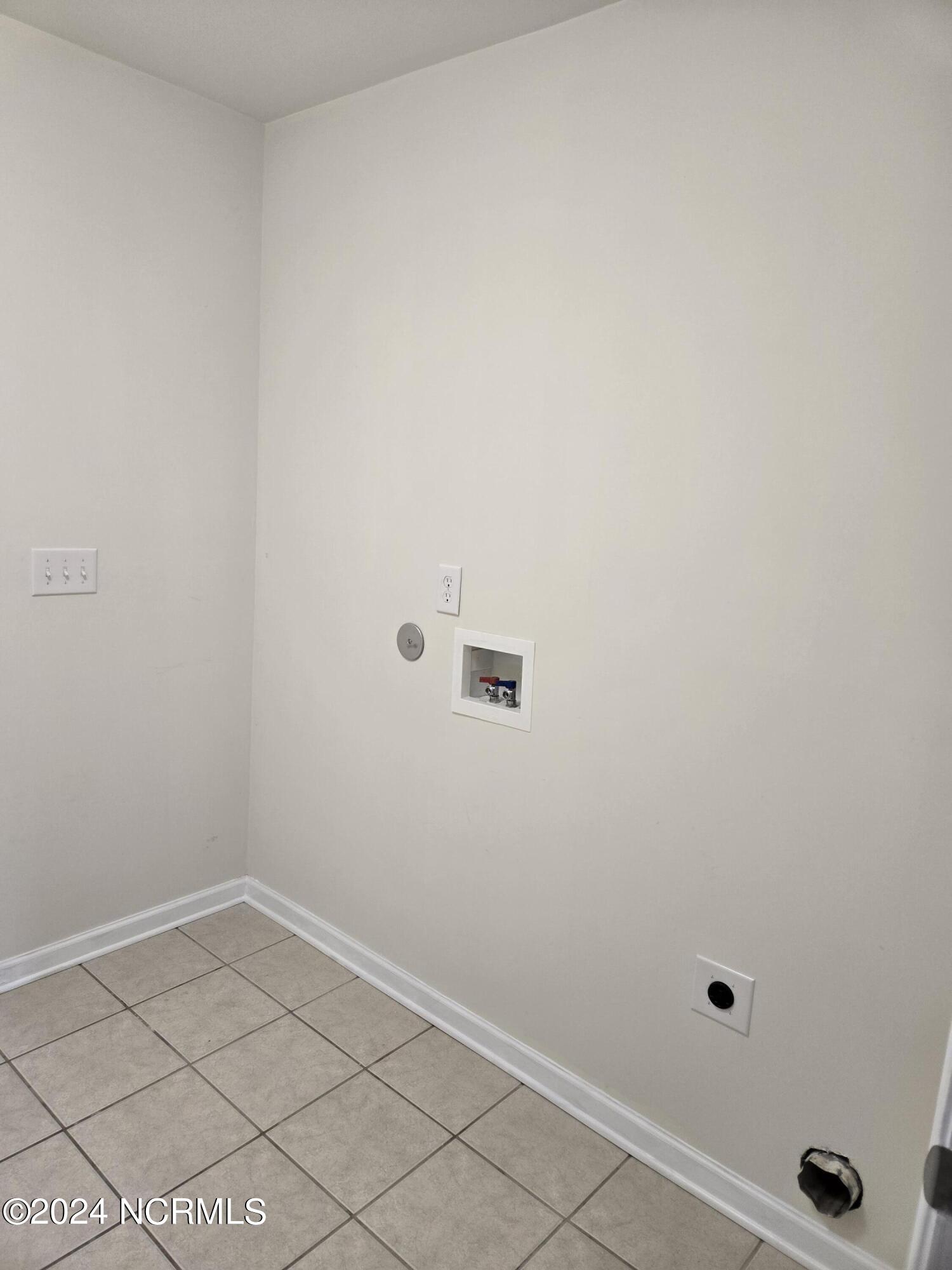 100465743 | Photo 47